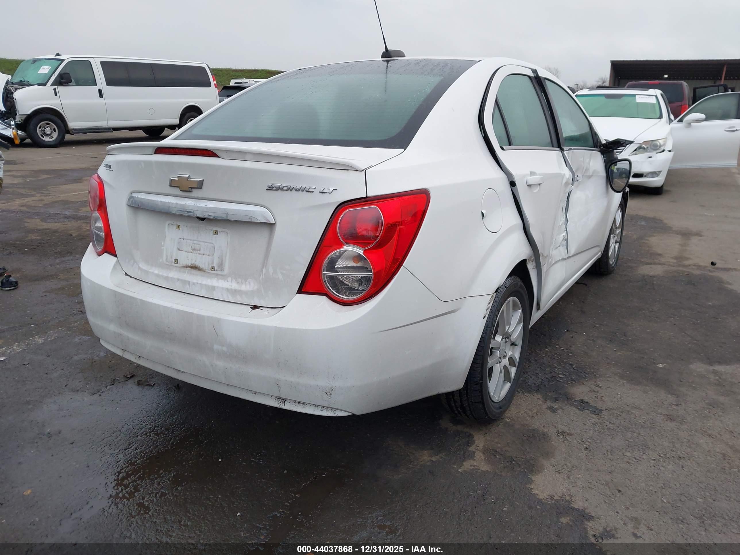 CHEVROLET SONIC image 4