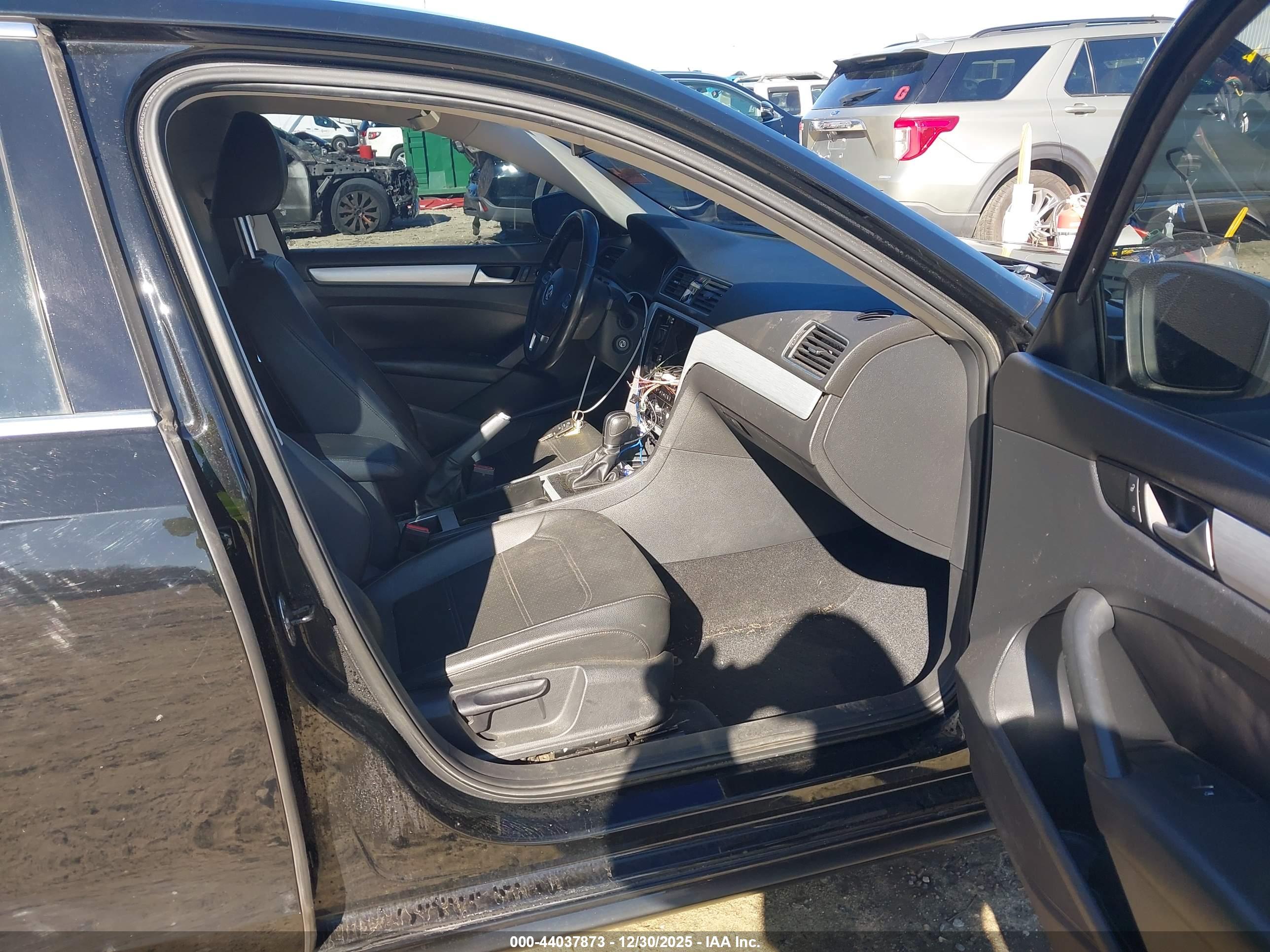 VOLKSWAGEN PASSAT image 5