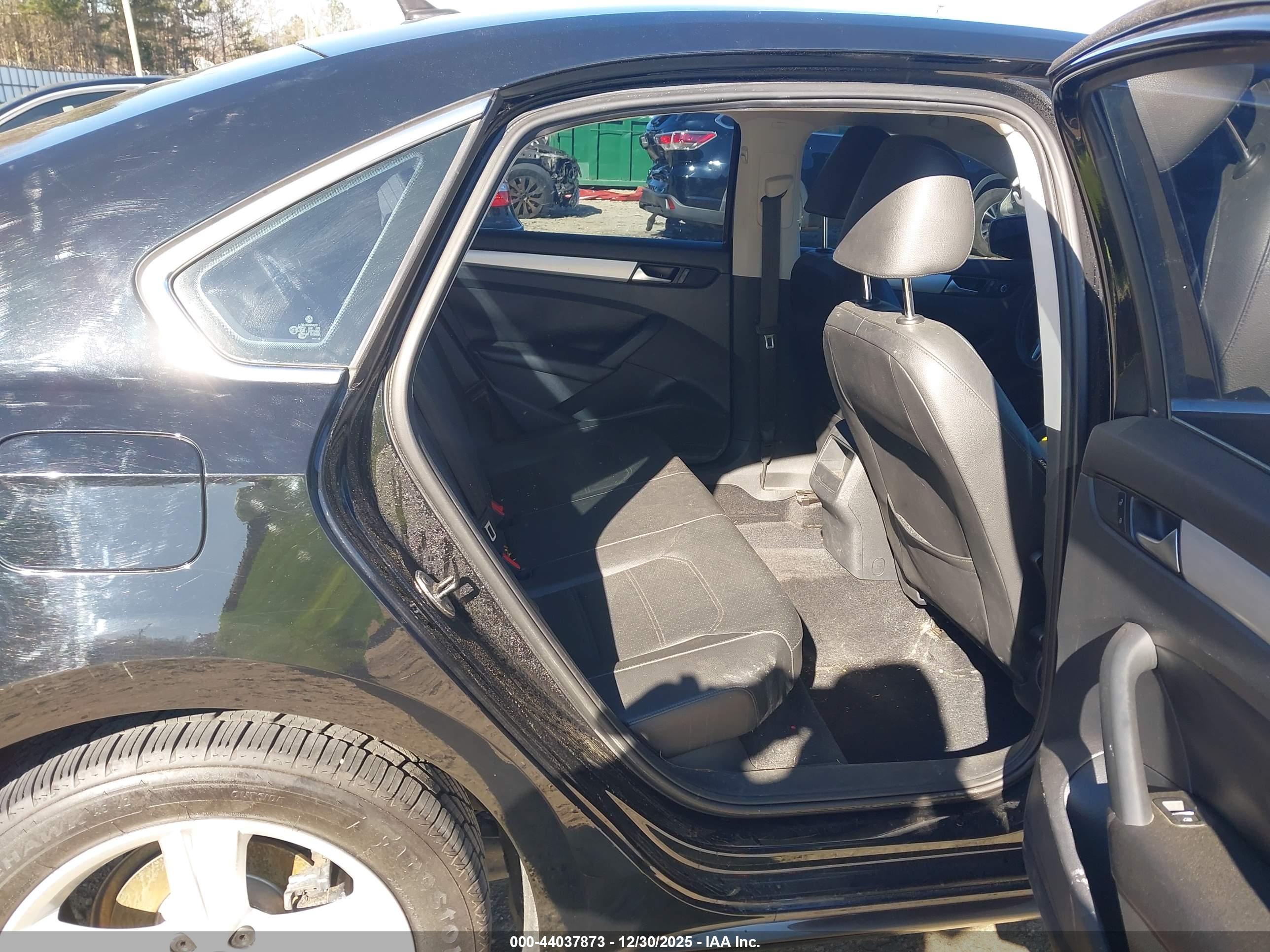 VOLKSWAGEN PASSAT image 8
