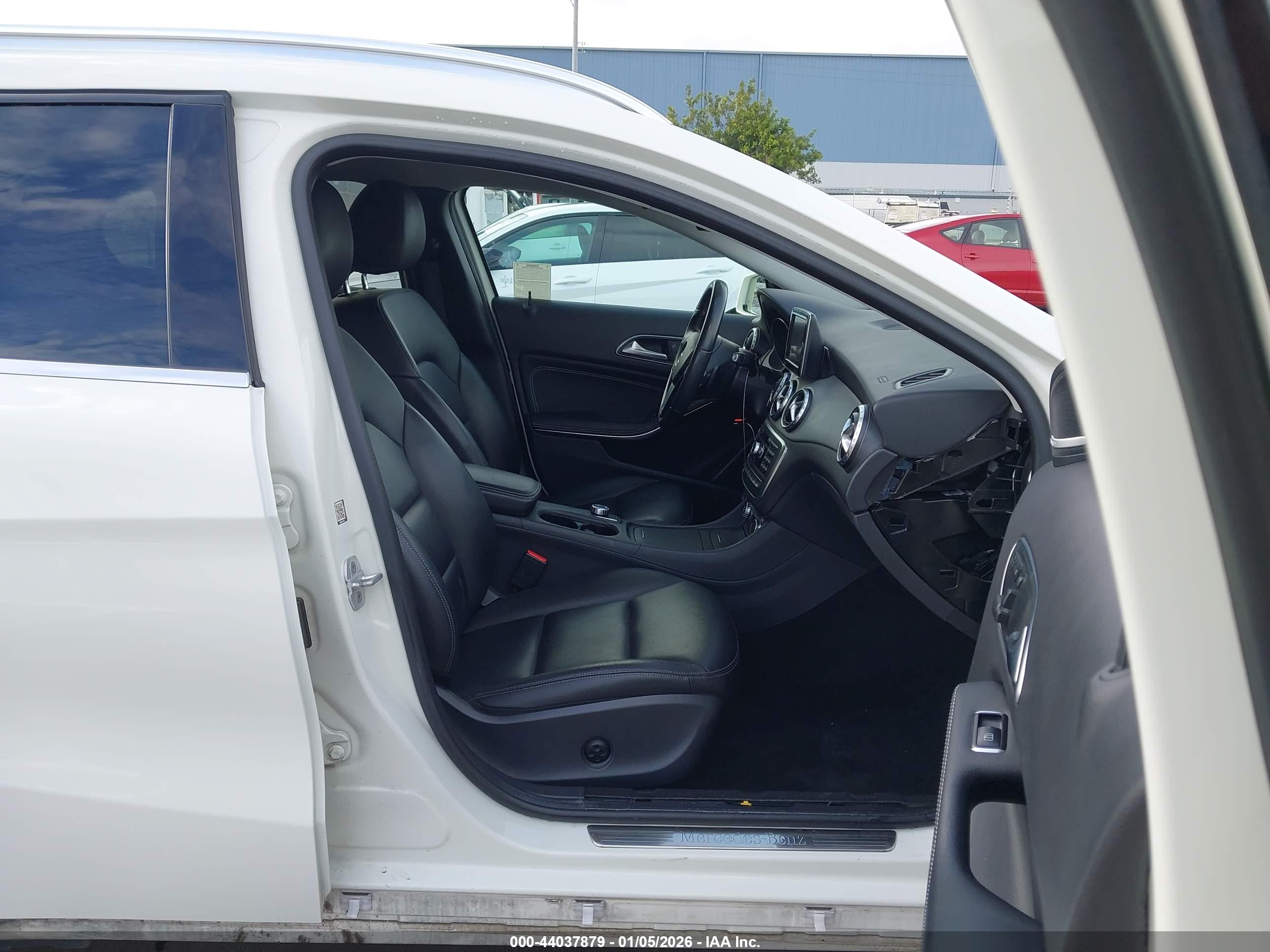 MERCEDES-BENZ GLA image 5