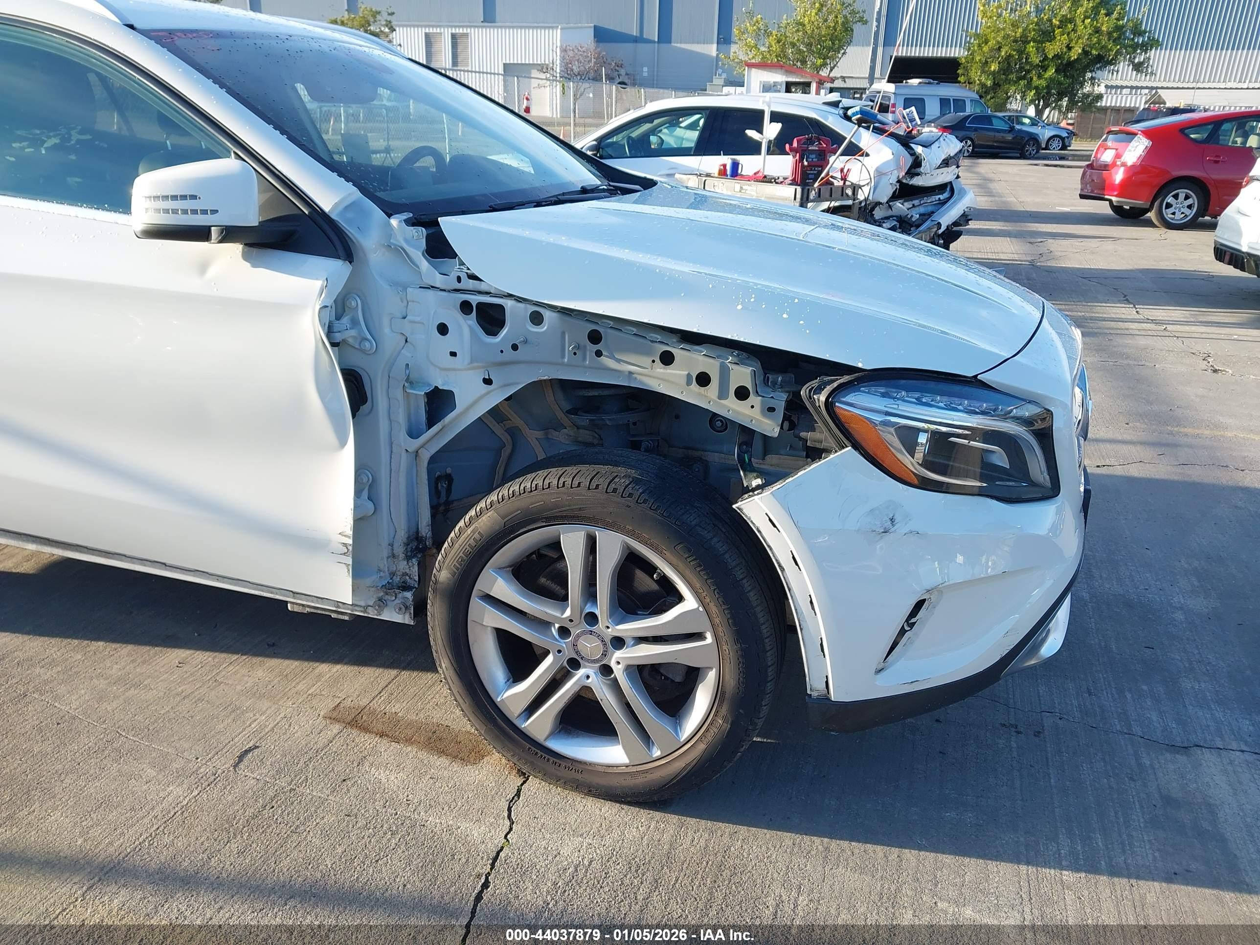 MERCEDES-BENZ GLA image 6