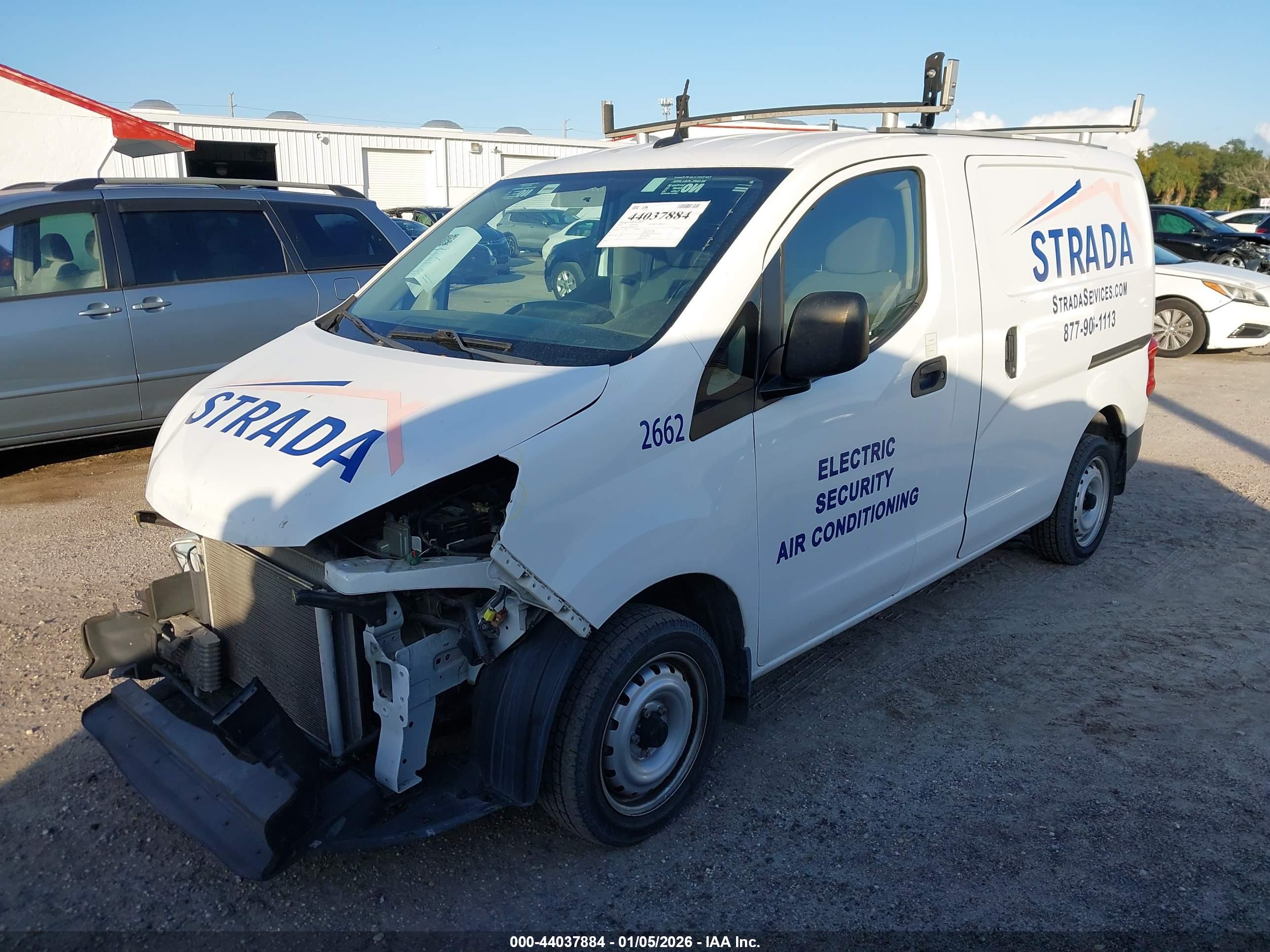 NISSAN NV200 image 2