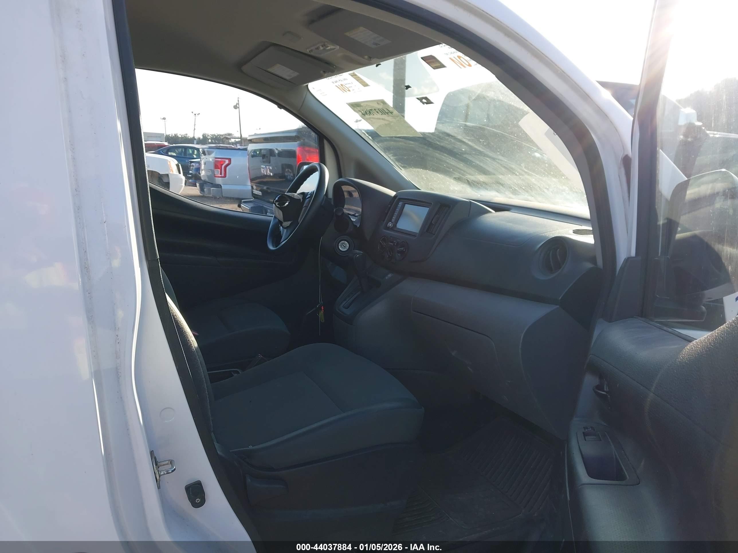 NISSAN NV200 image 5
