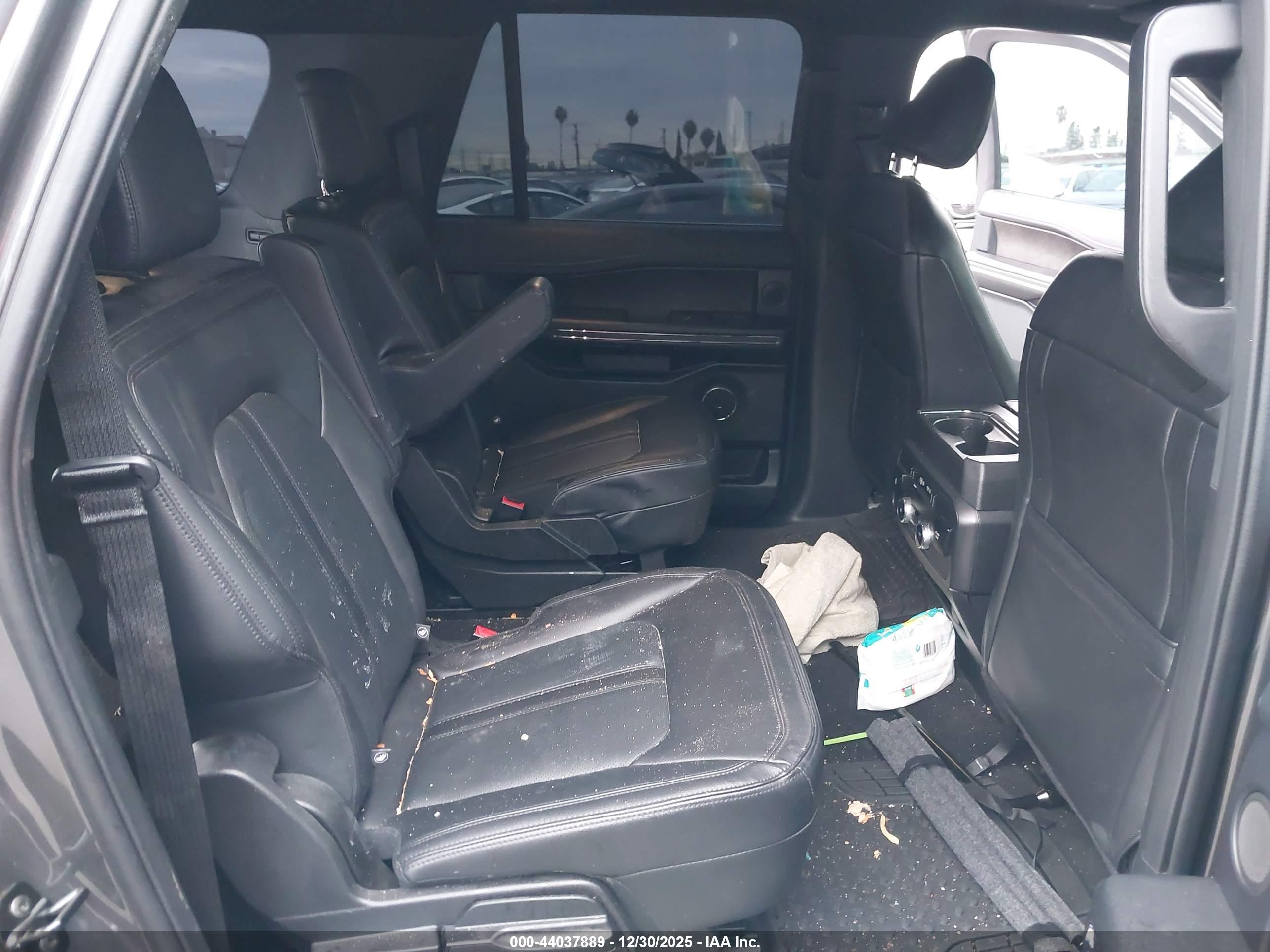 FORD EXPEDITION image 8