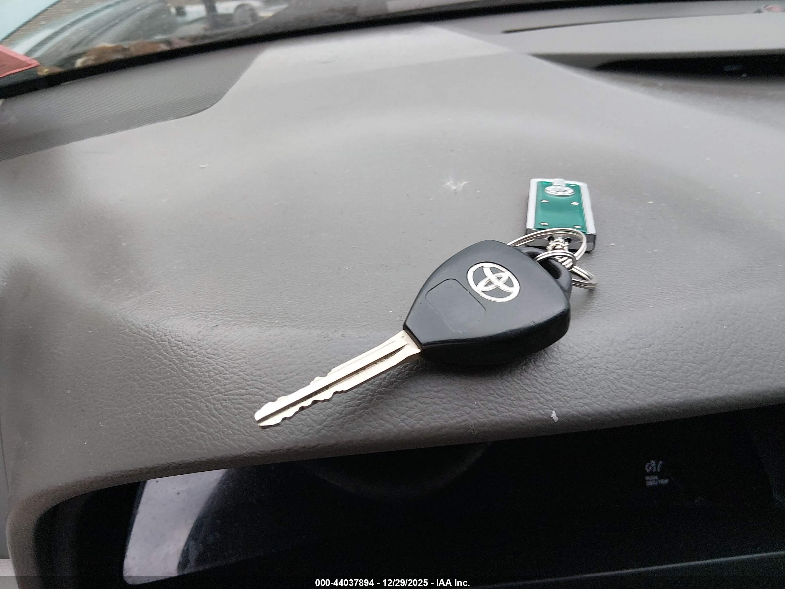 TOYOTA CAMRY image 11