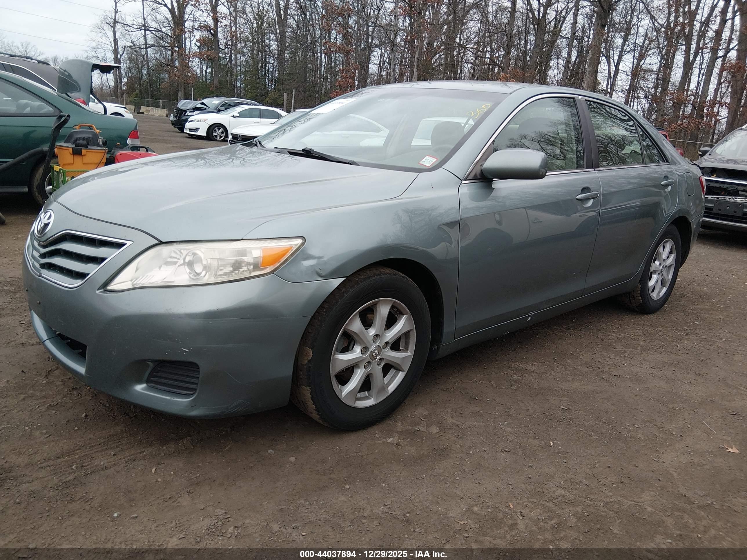 TOYOTA CAMRY image 2