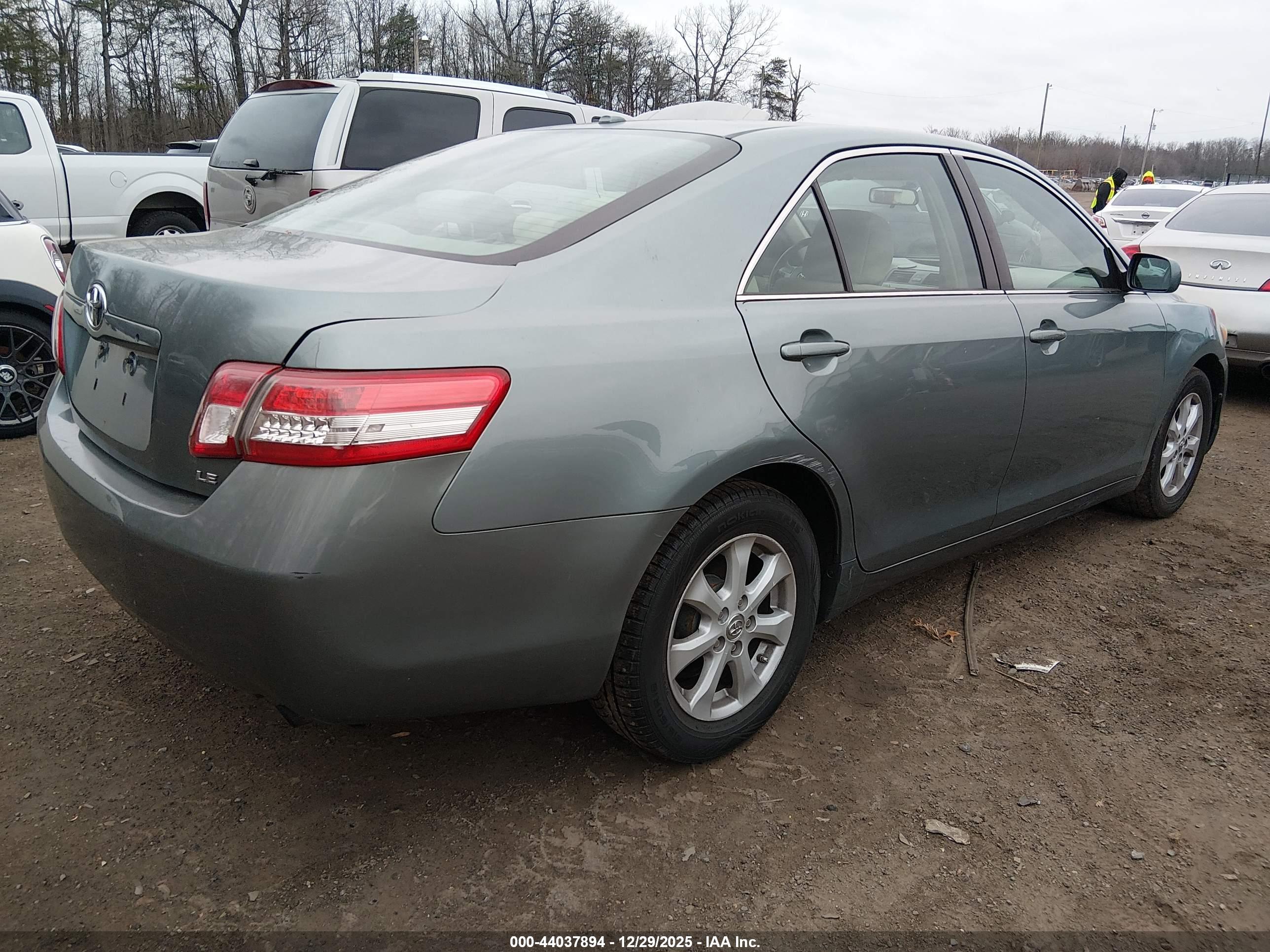 TOYOTA CAMRY image 4
