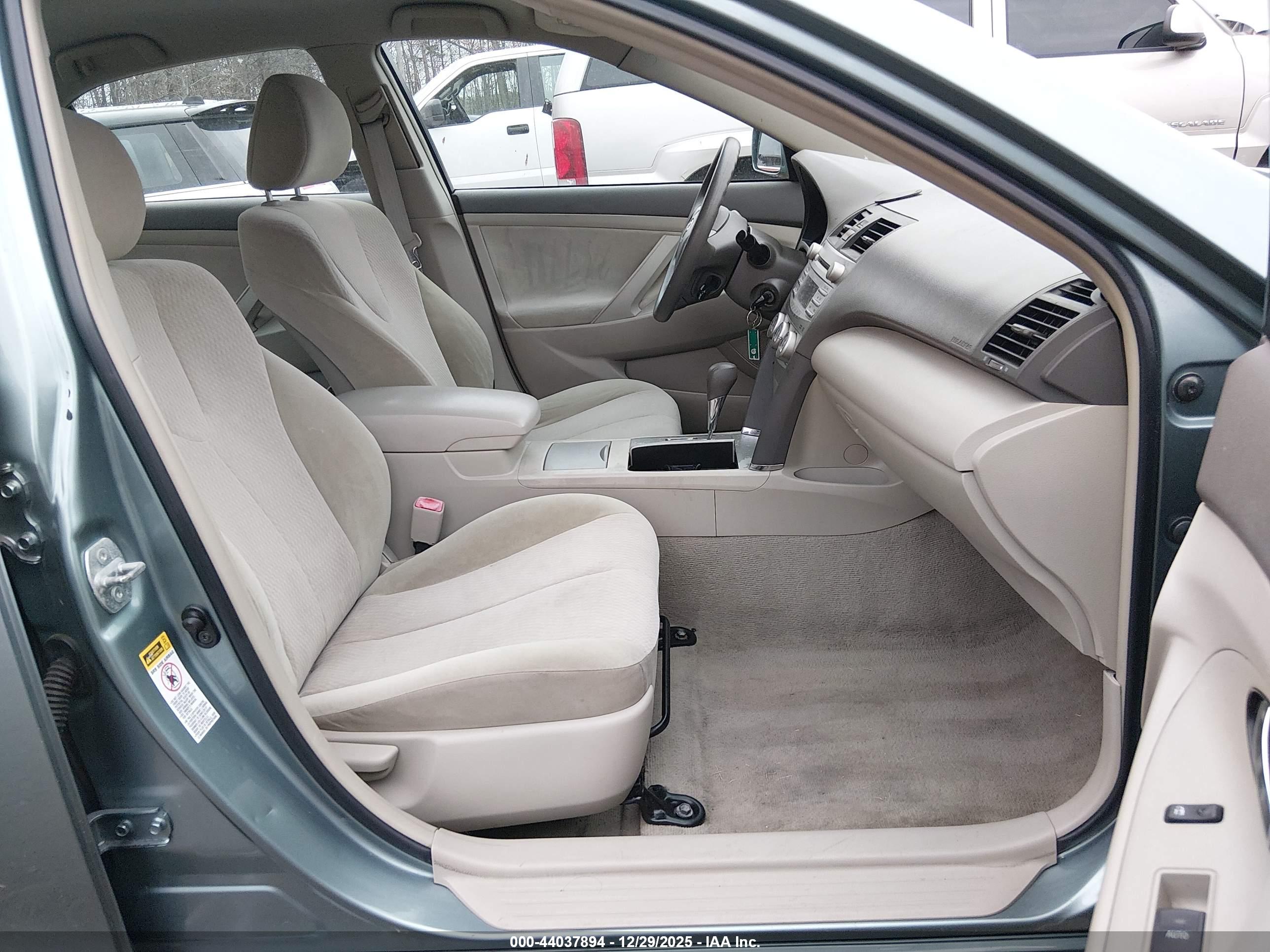 TOYOTA CAMRY image 5