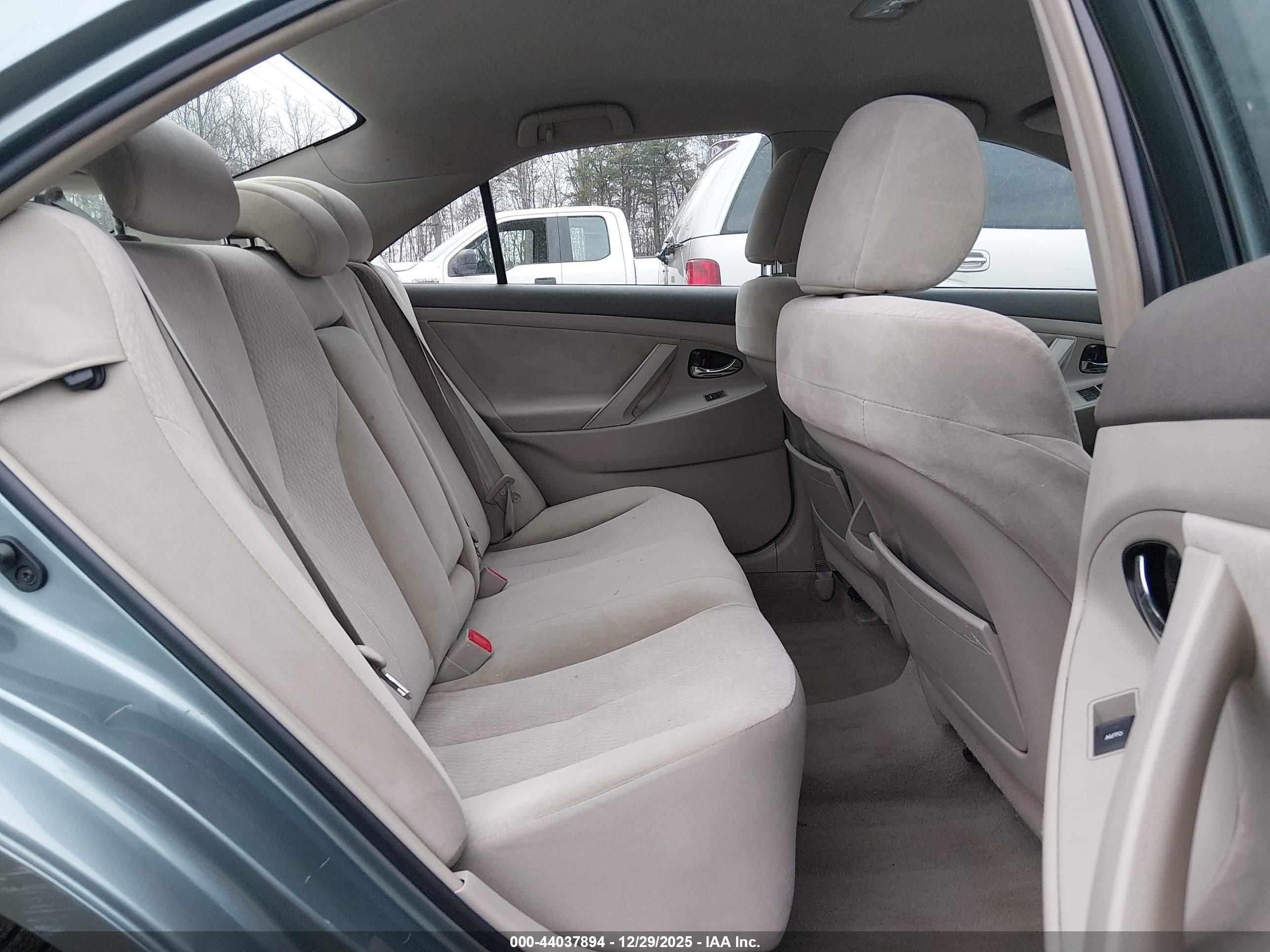 TOYOTA CAMRY image 8