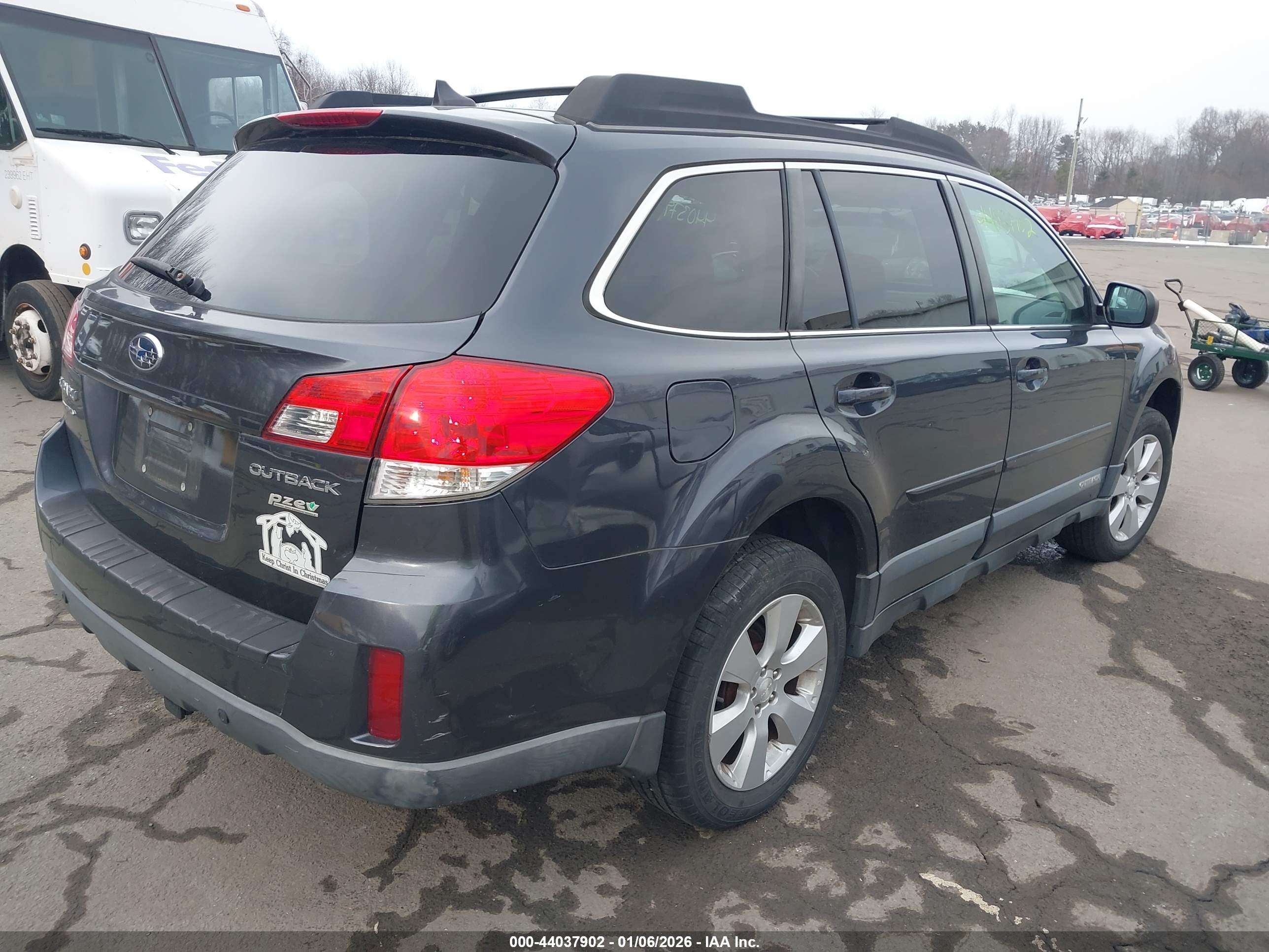 SUBARU OUTBACK image 4