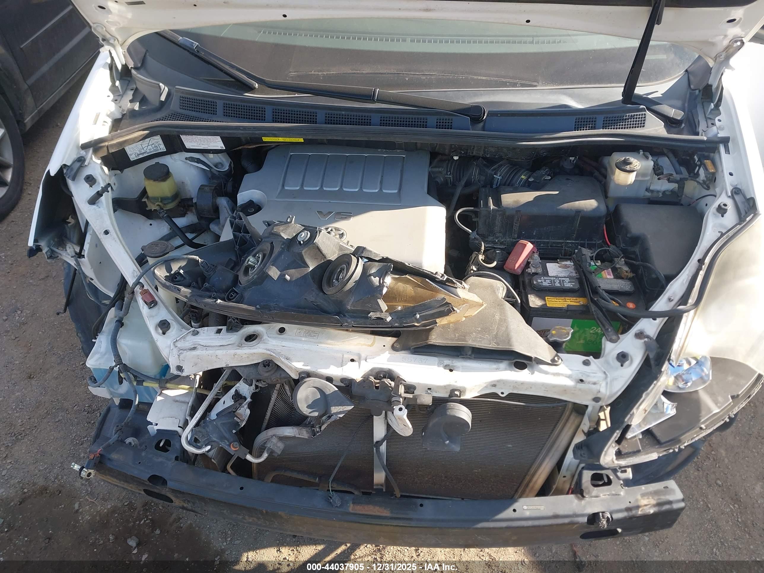 TOYOTA SIENNA image 10