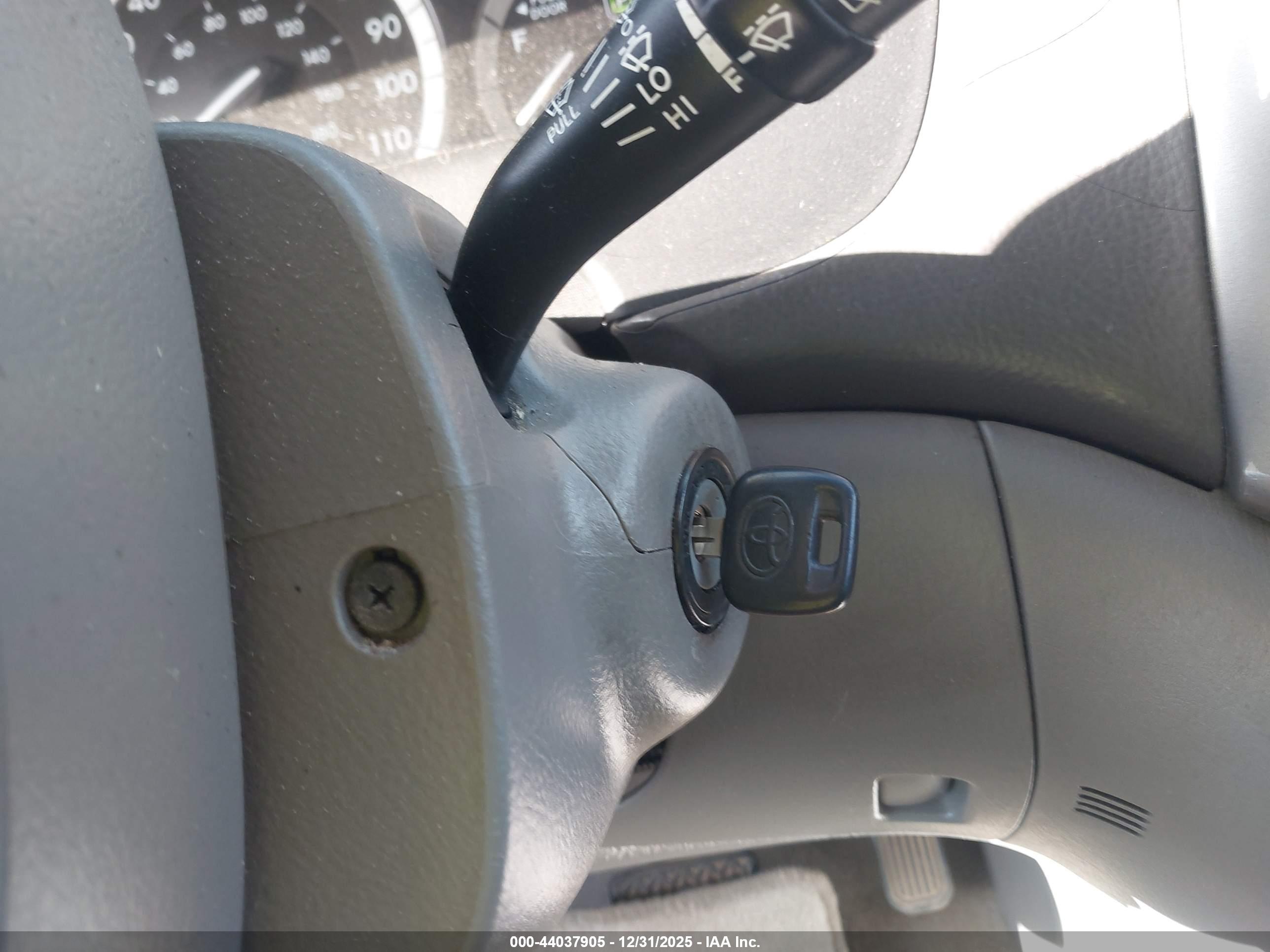 TOYOTA SIENNA image 11