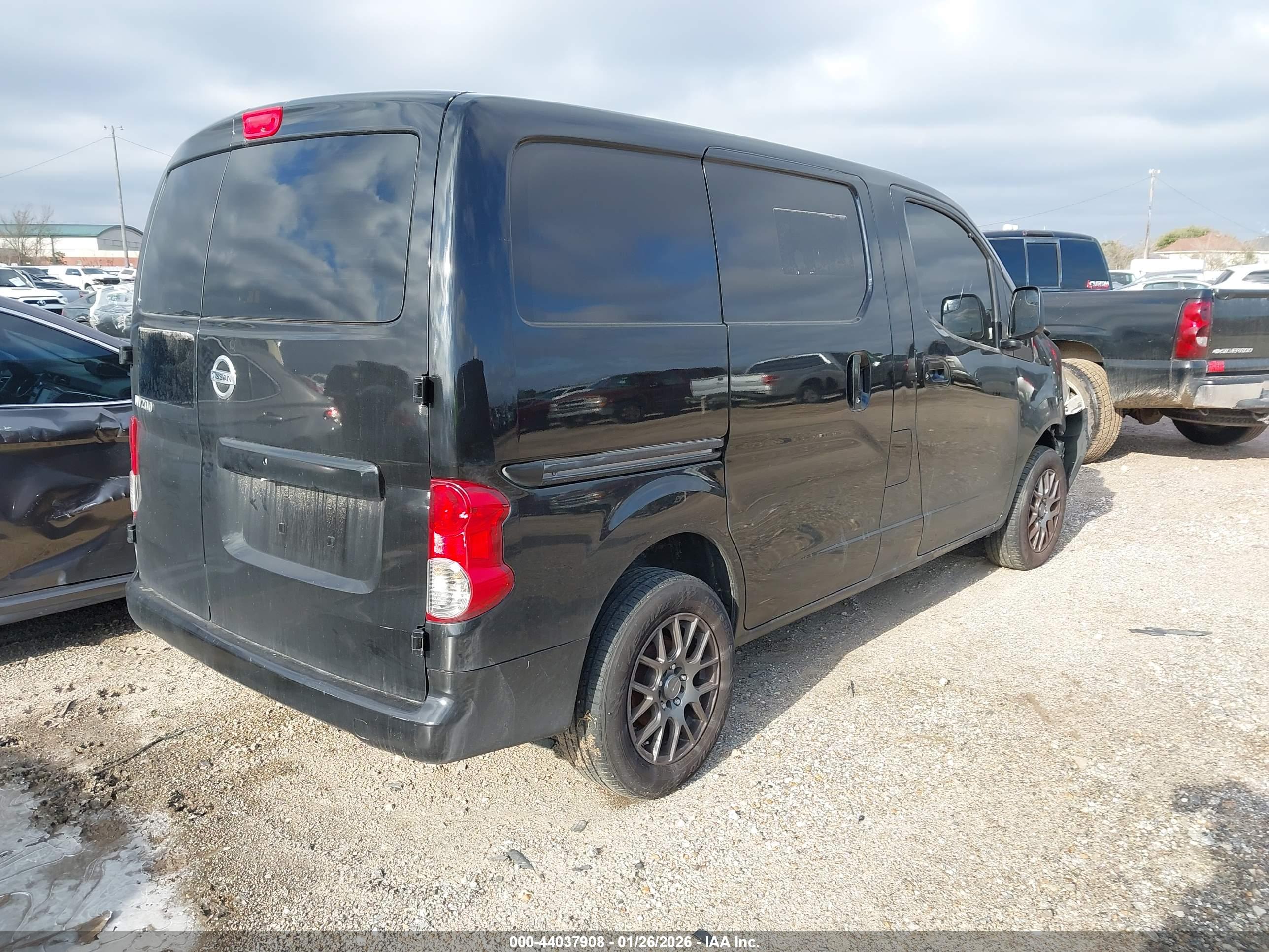 NISSAN NV200 image 4