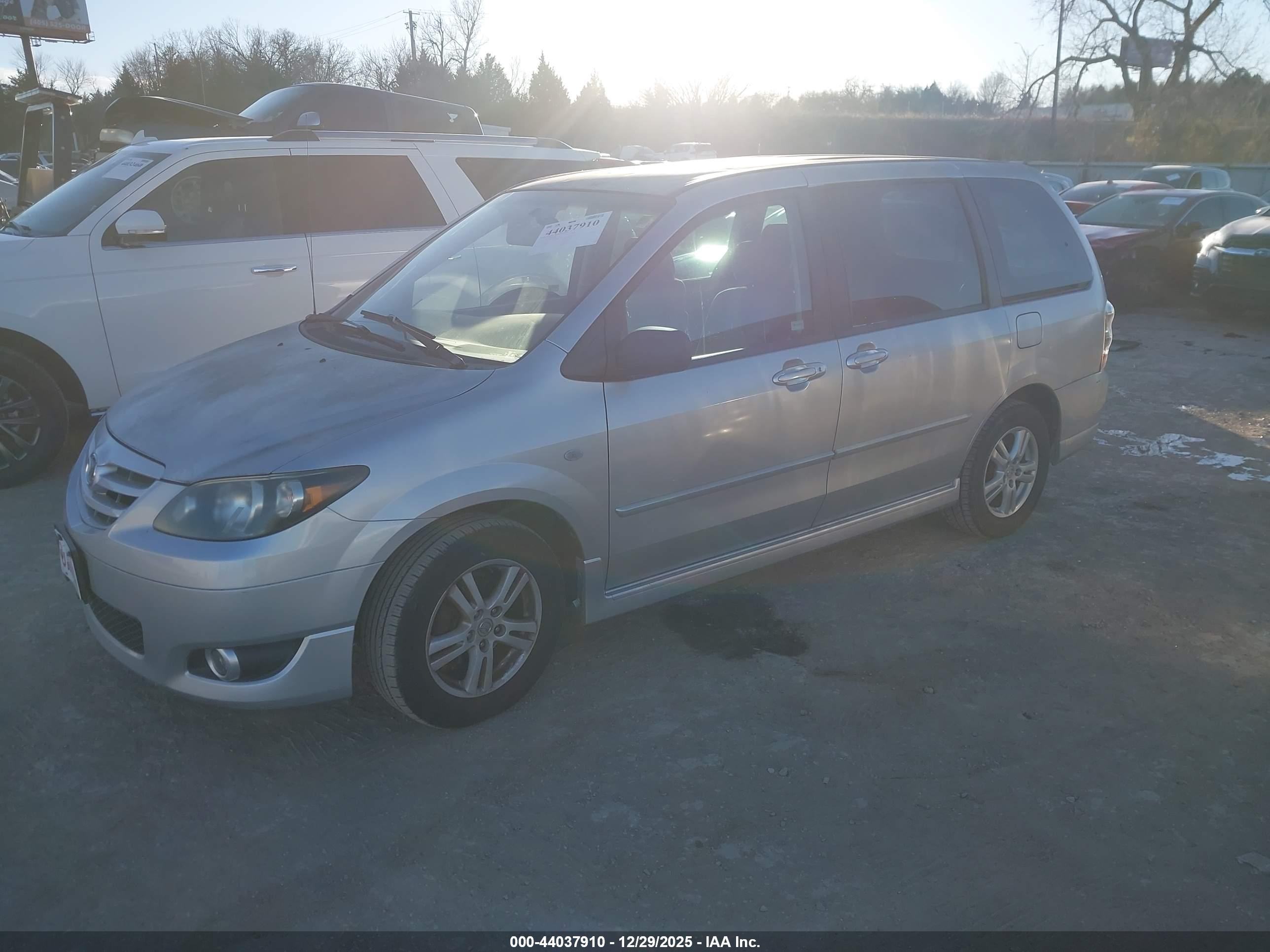 MAZDA MPV image 2