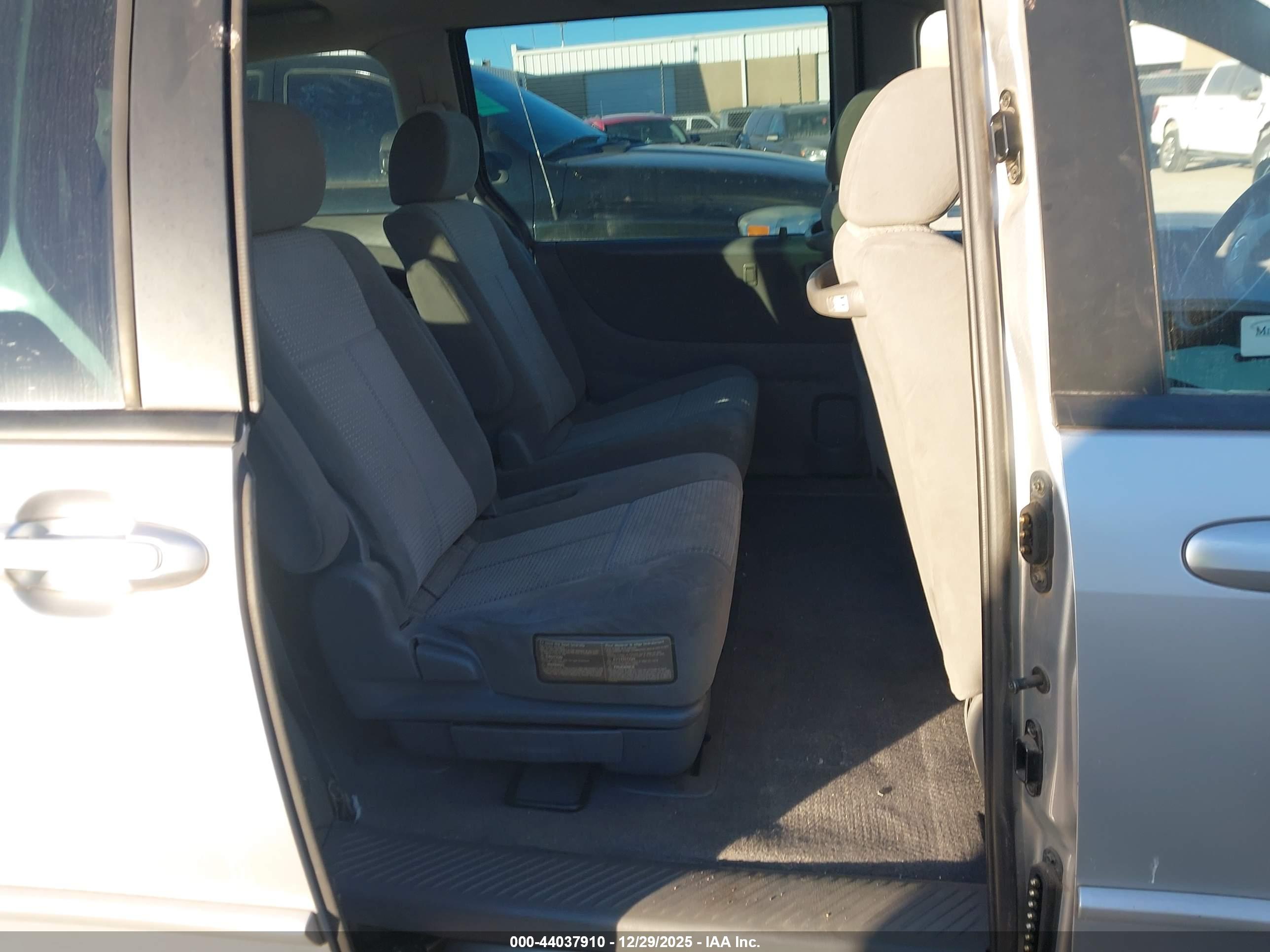 MAZDA MPV image 8