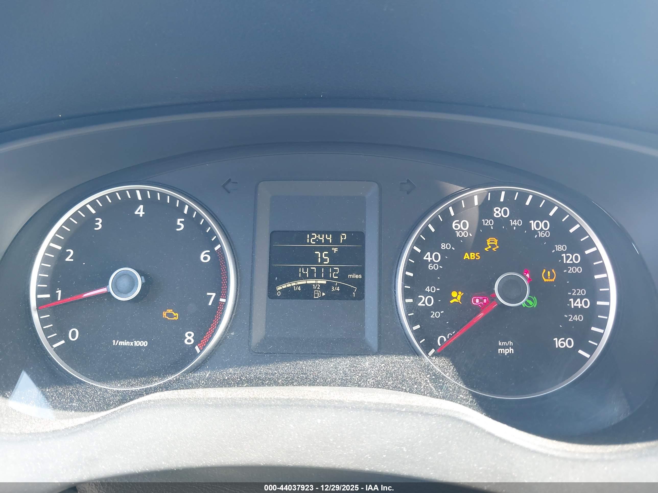 VOLKSWAGEN JETTA image 7