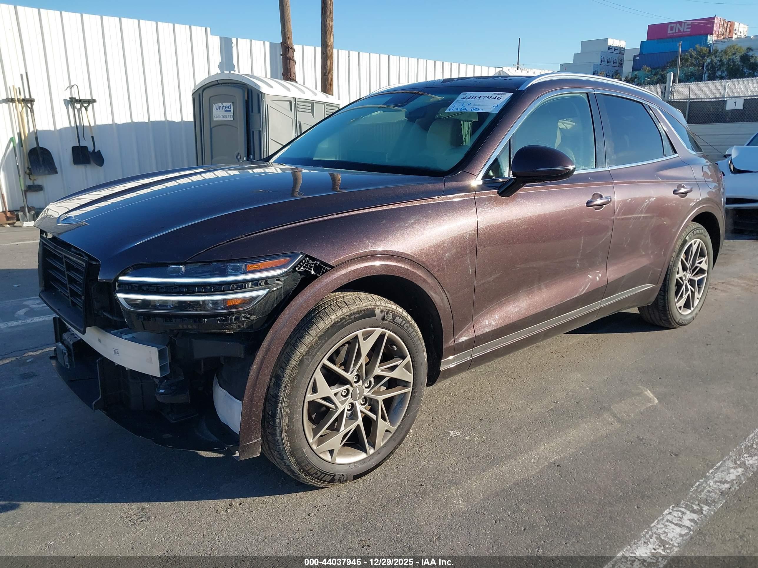GENESIS GV70 image 2