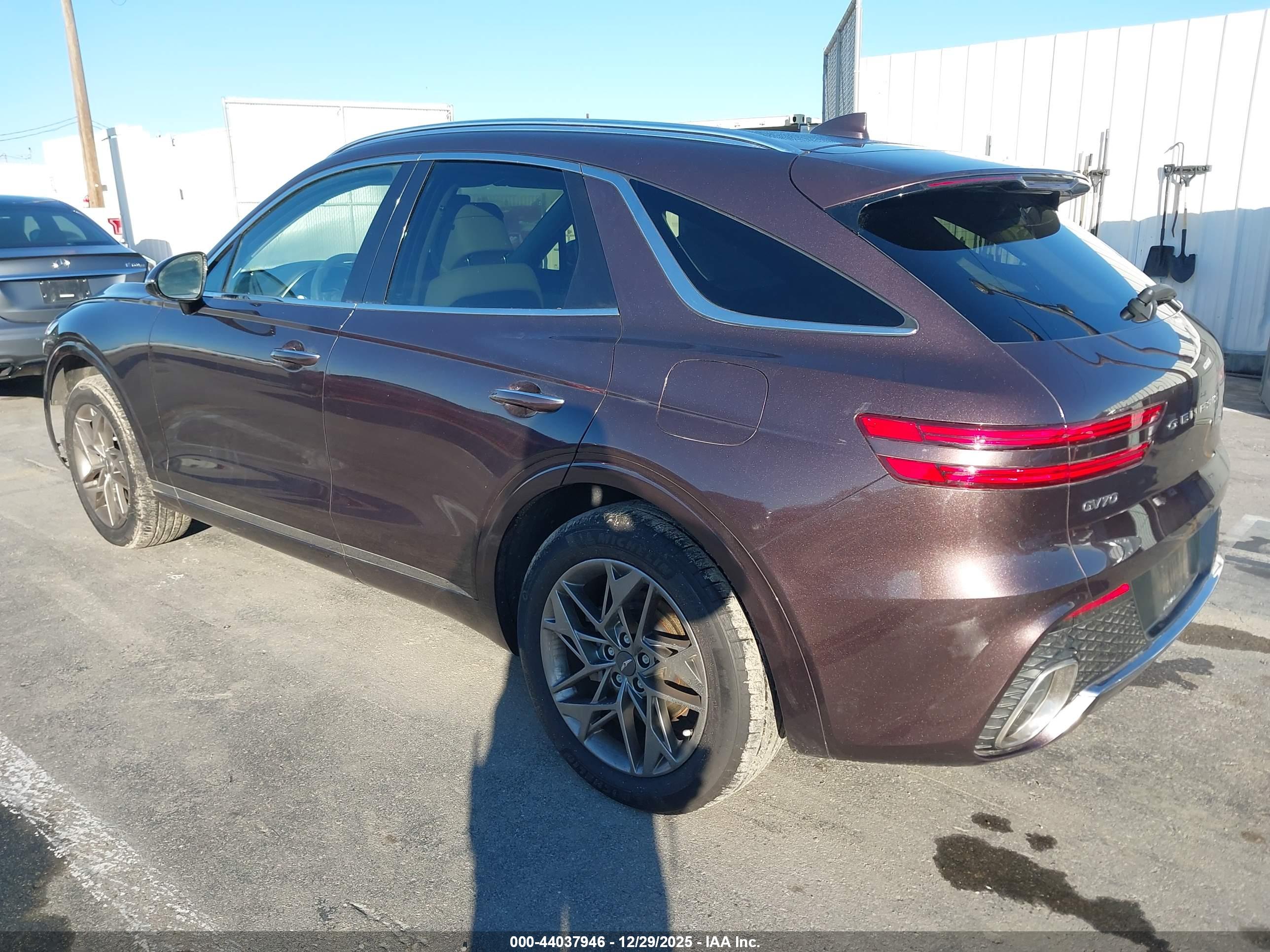 GENESIS GV70 image 3