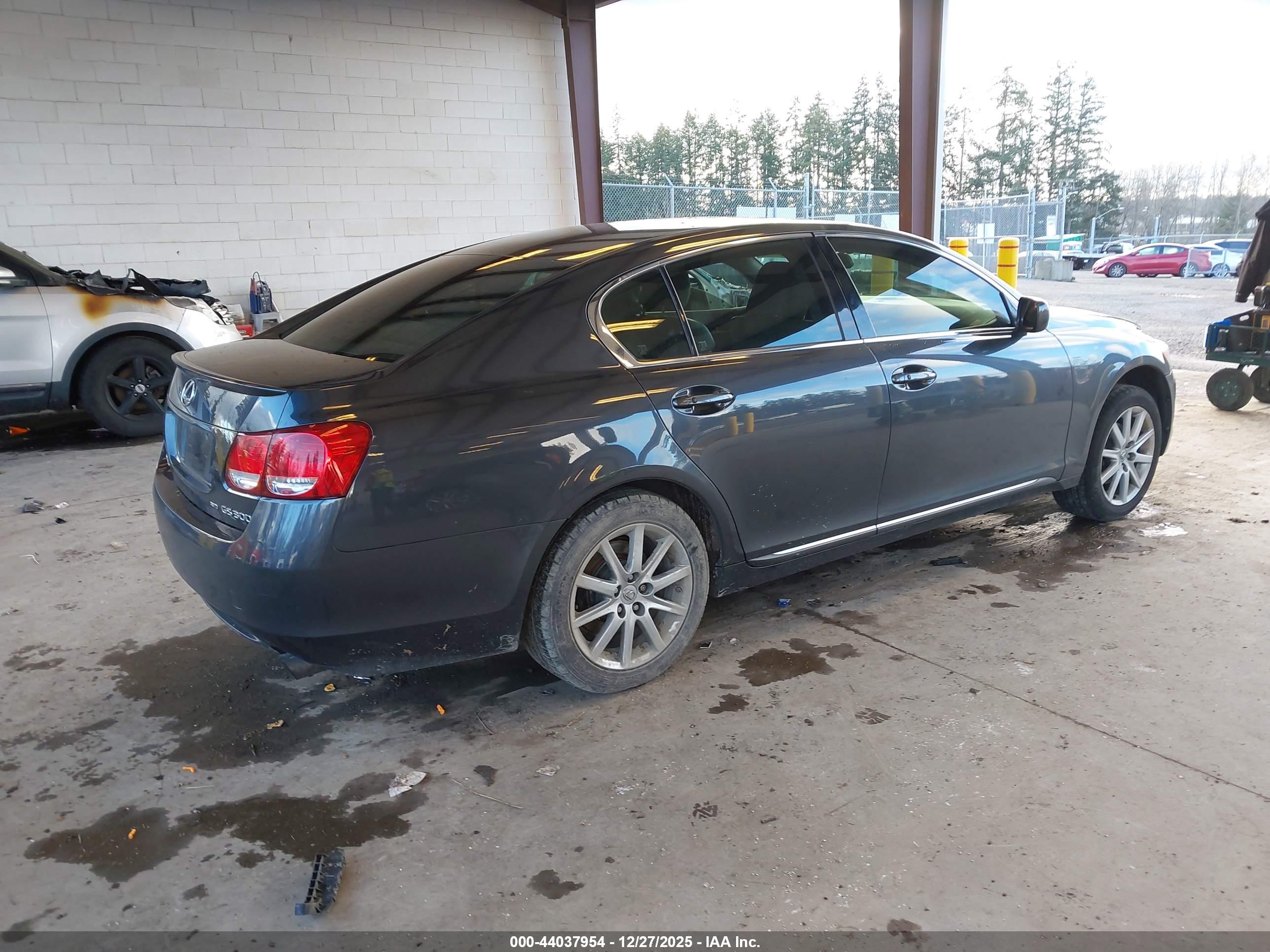 LEXUS GS image 4