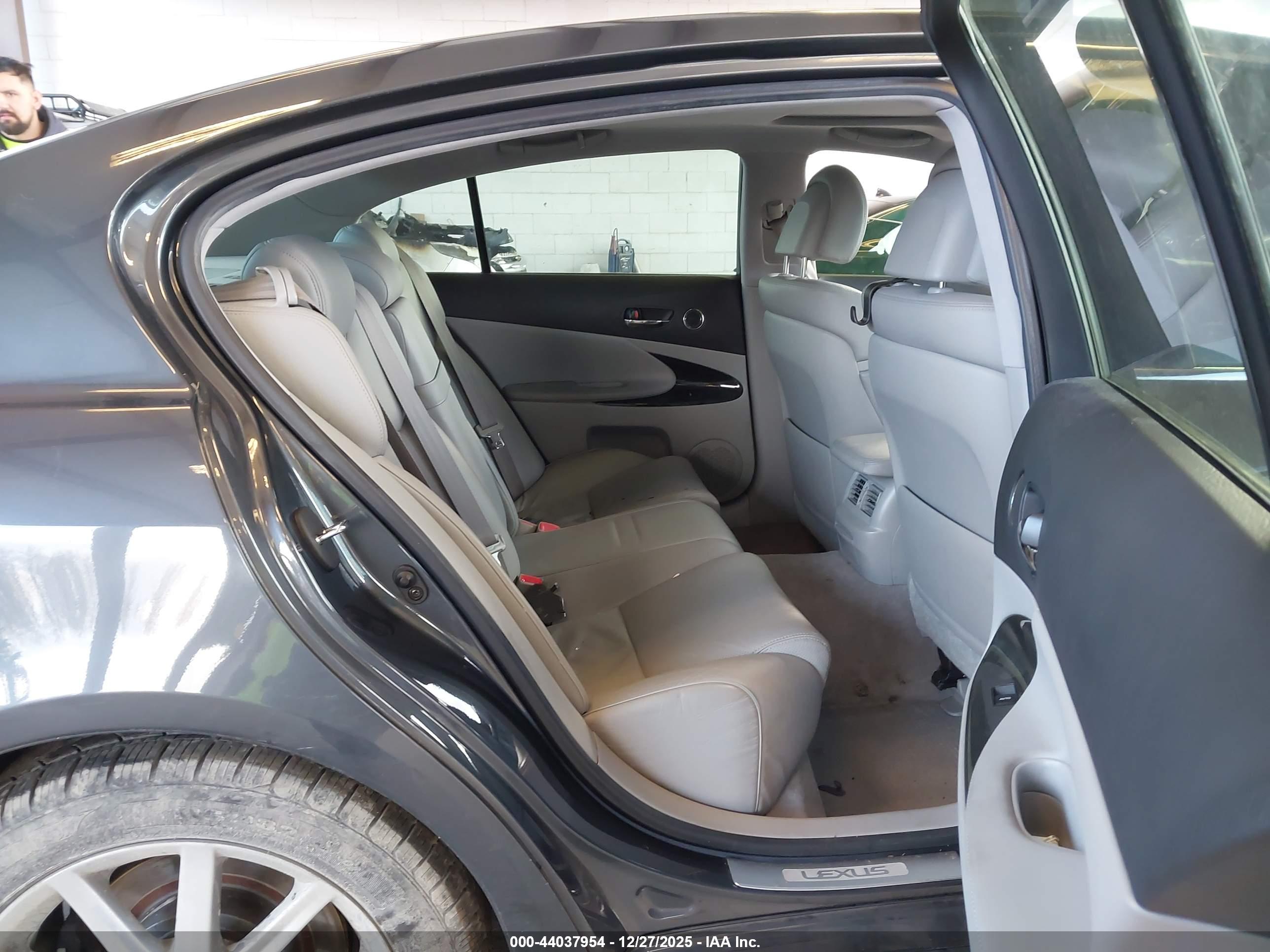 LEXUS GS image 8