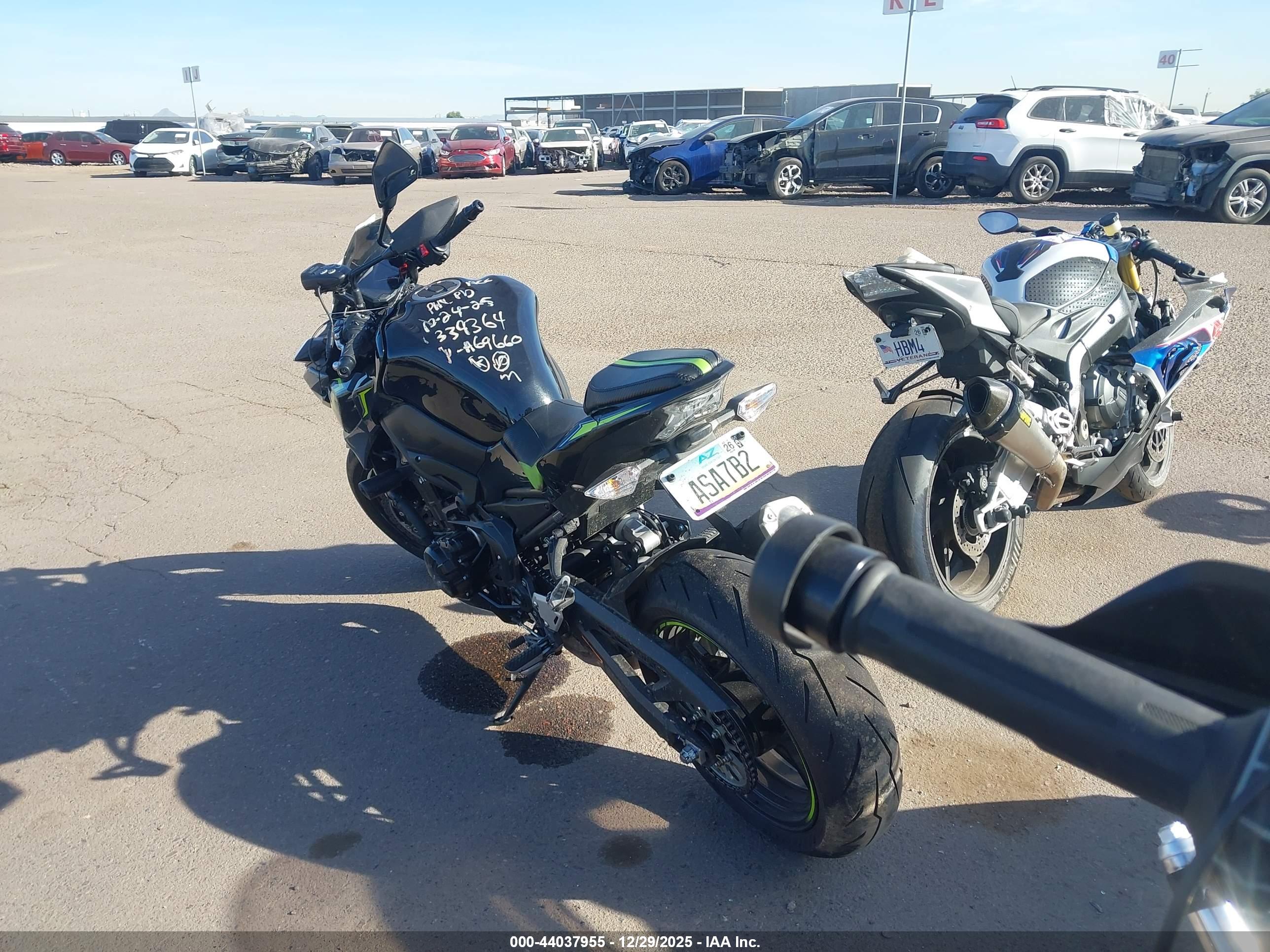 KAWASAKI ZR900 image 3