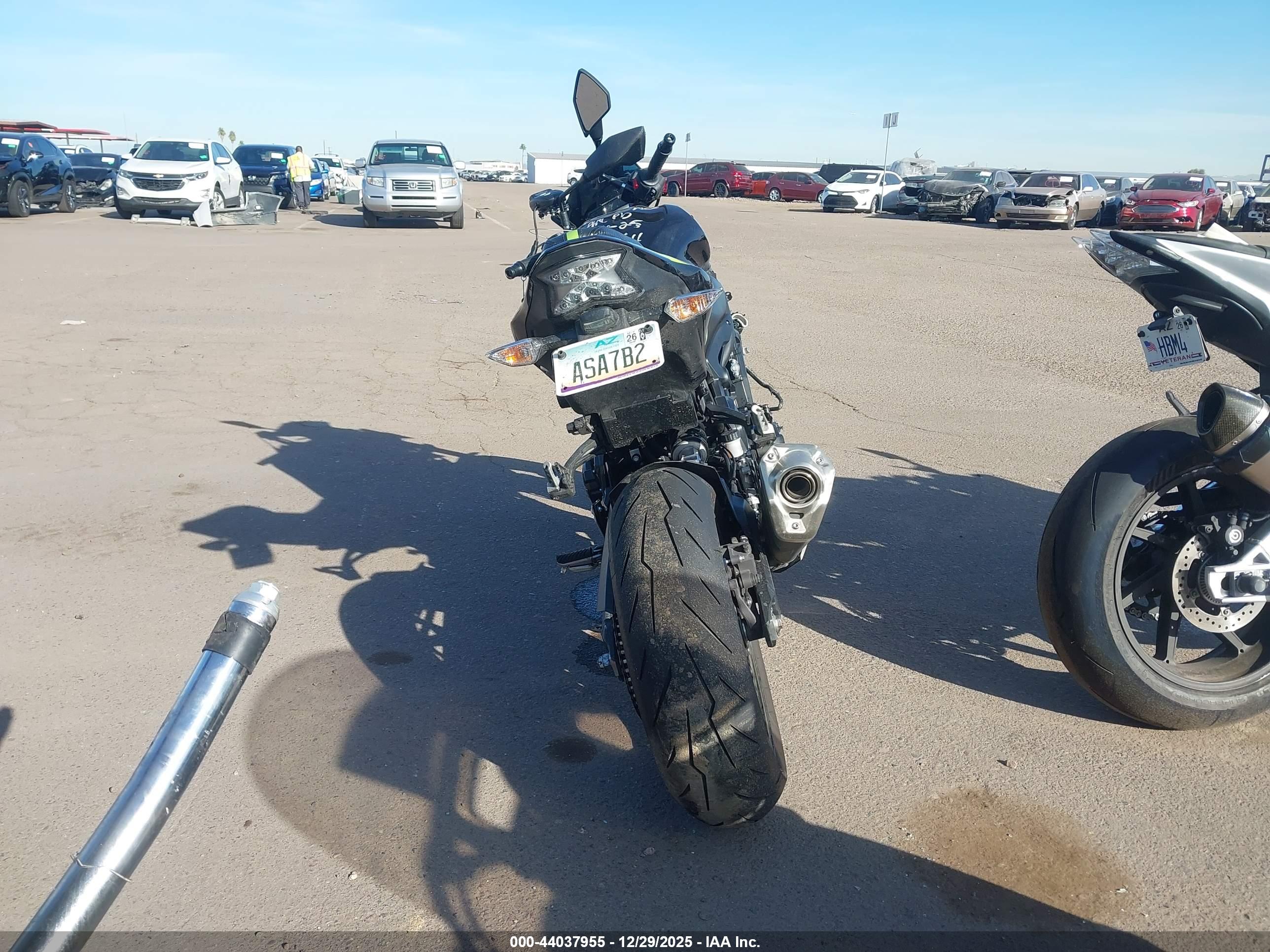 KAWASAKI ZR900 image 6