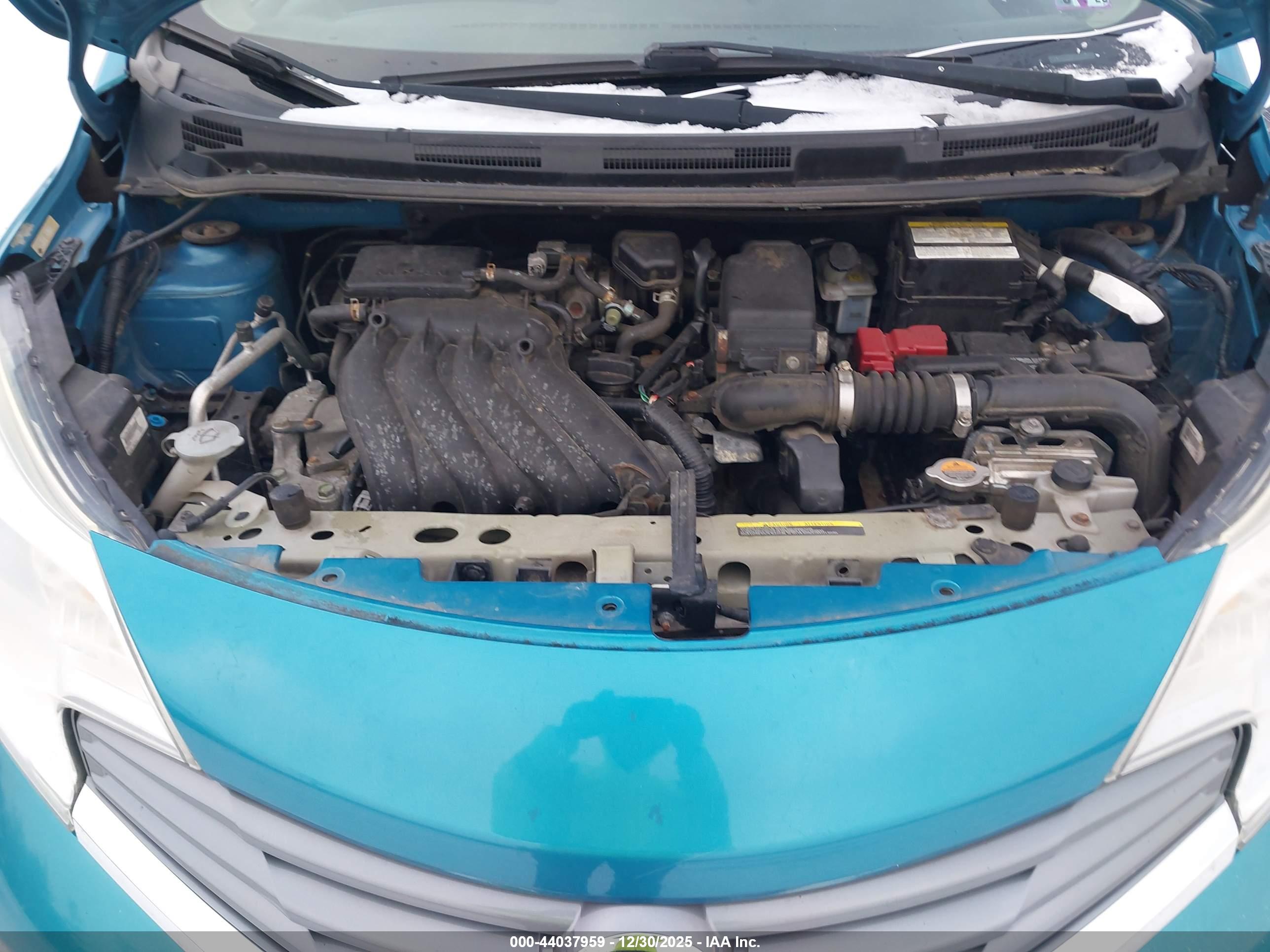 NISSAN VERSA image 10