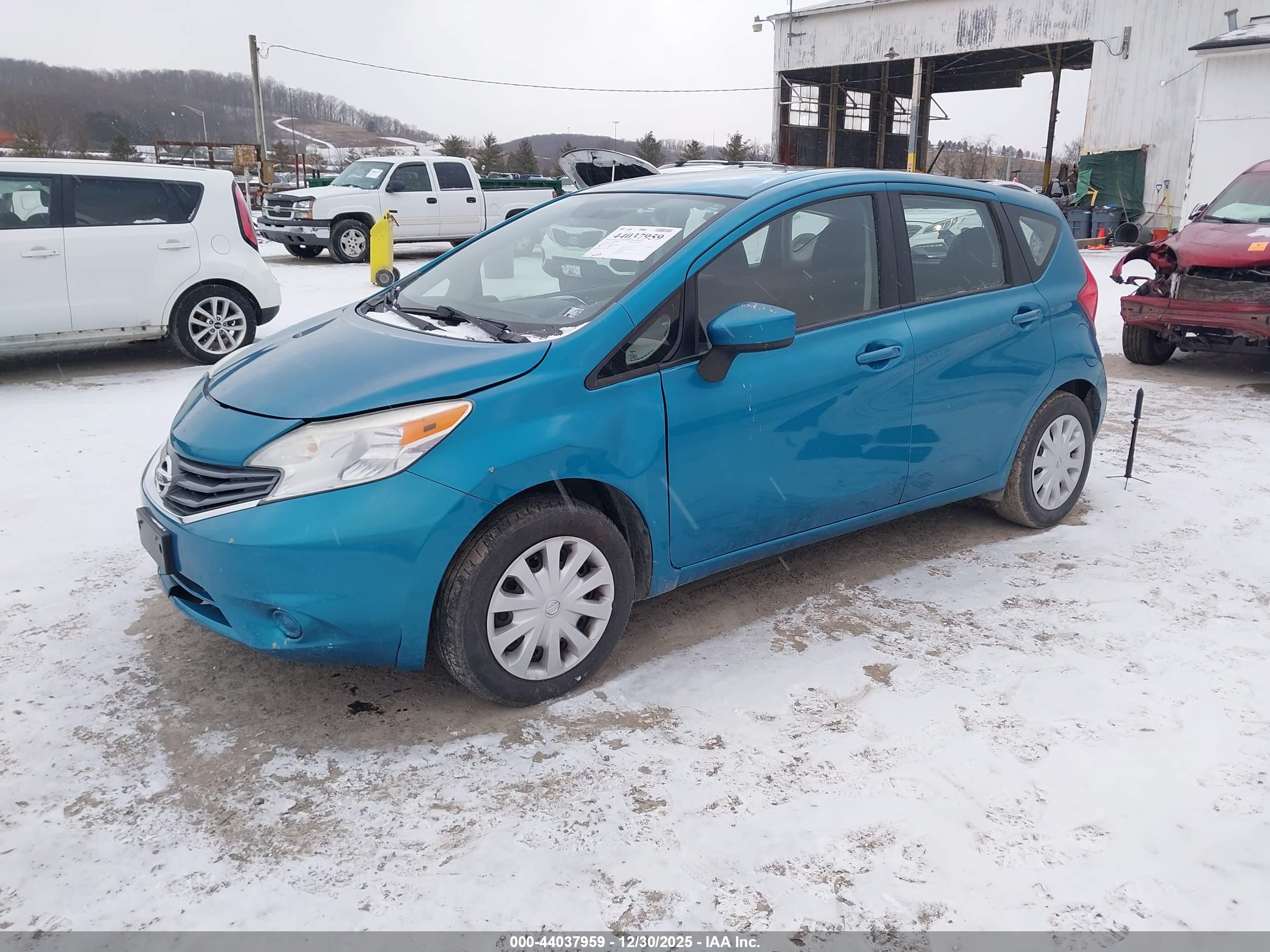 NISSAN VERSA image 2