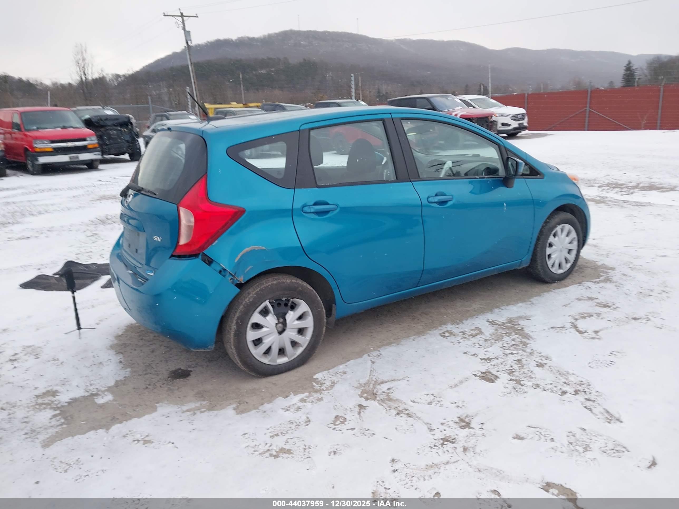 NISSAN VERSA image 4