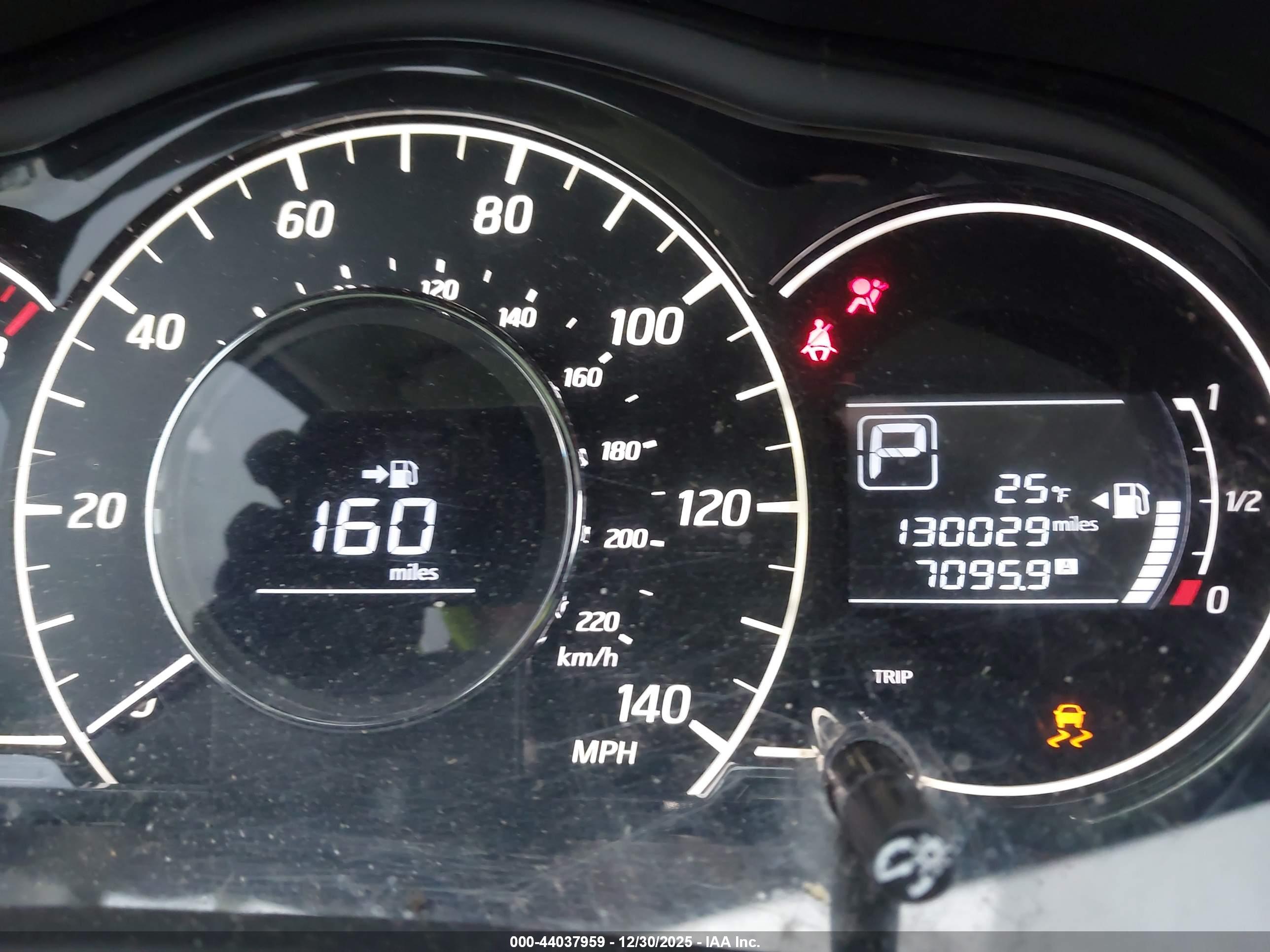 NISSAN VERSA image 7