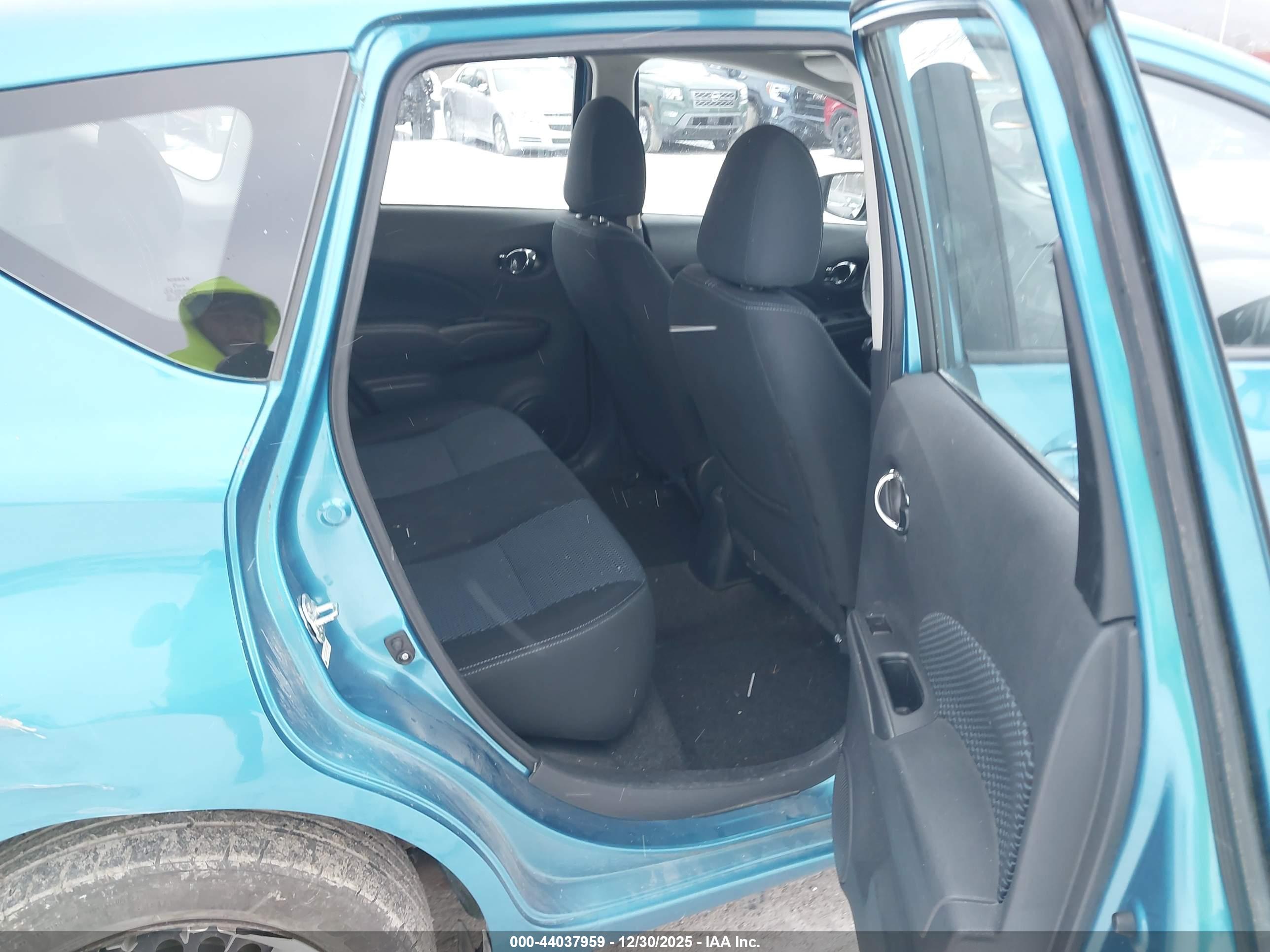 NISSAN VERSA image 8