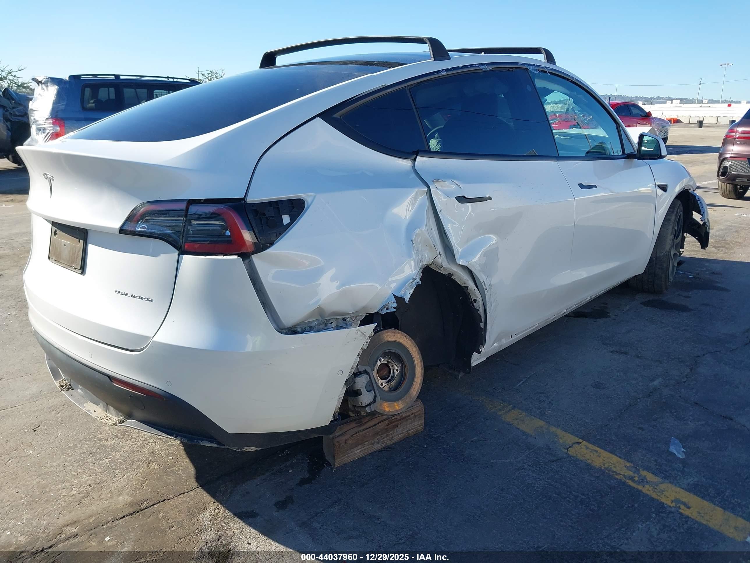 TESLA MODEL image 4