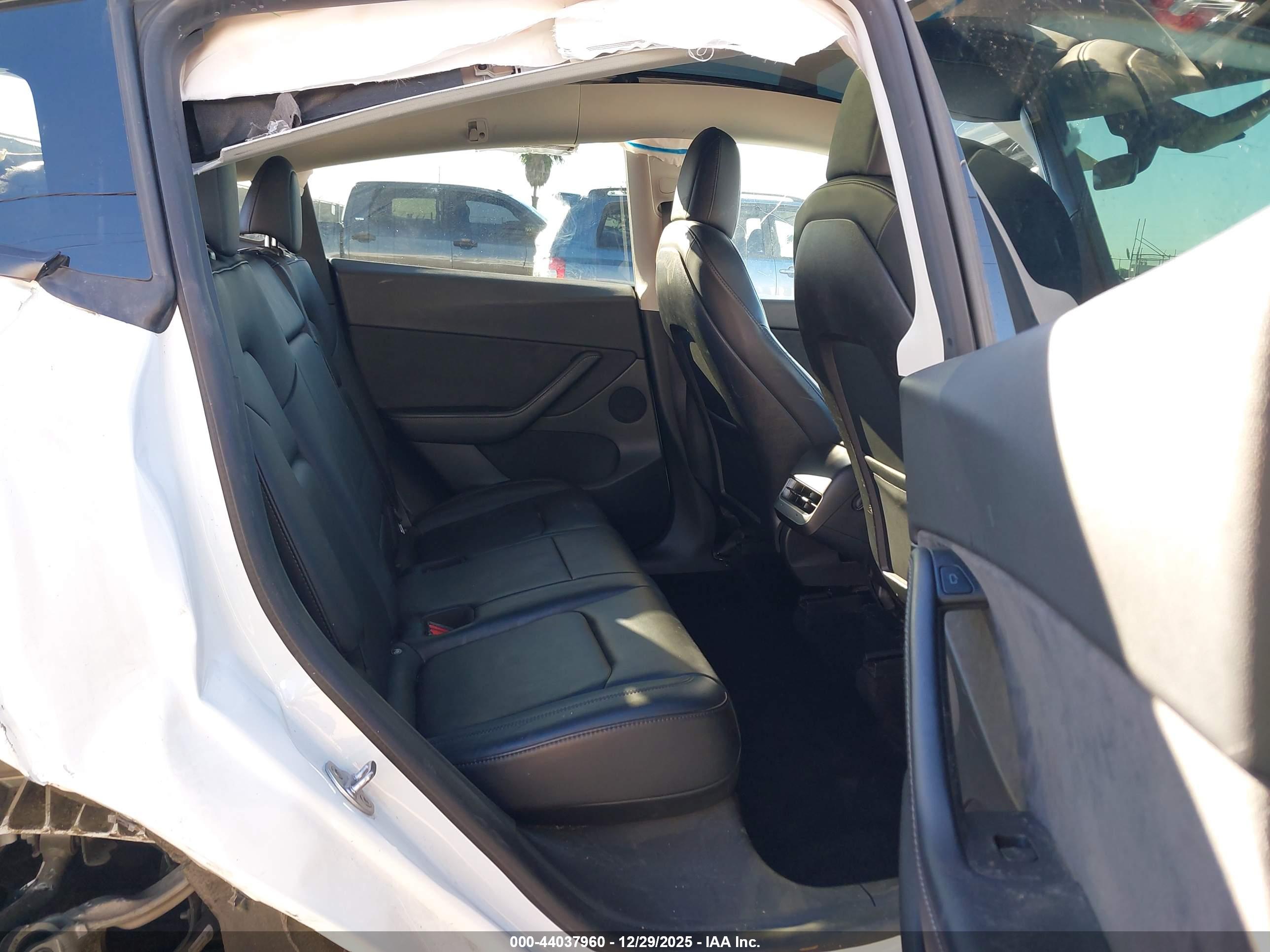 TESLA MODEL image 8