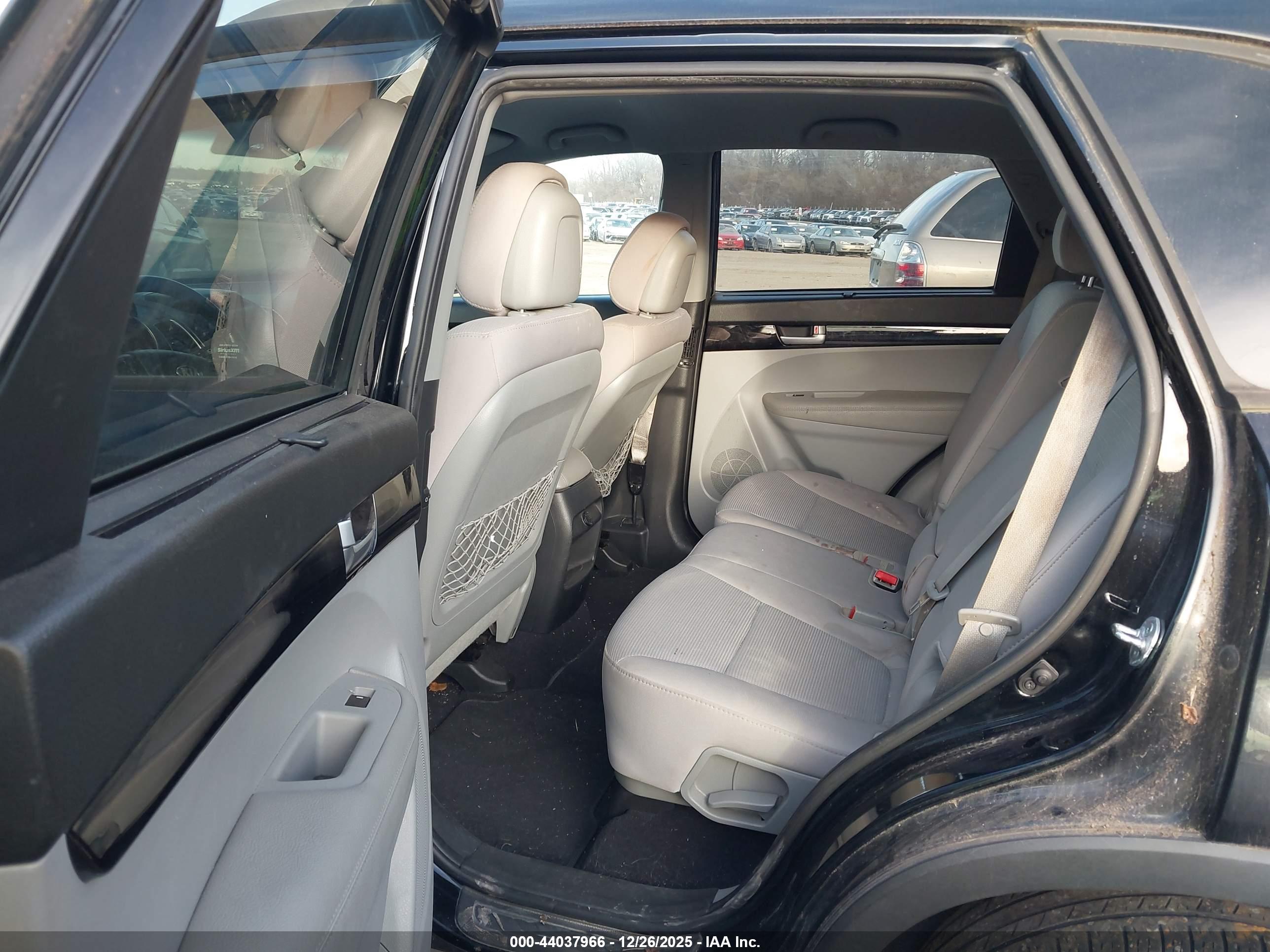 KIA SORENTO image 8
