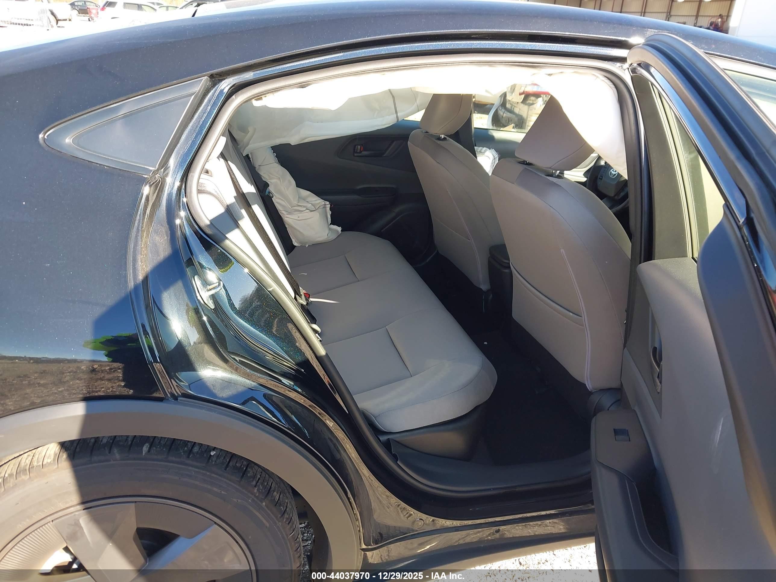 TOYOTA PRIUS image 8