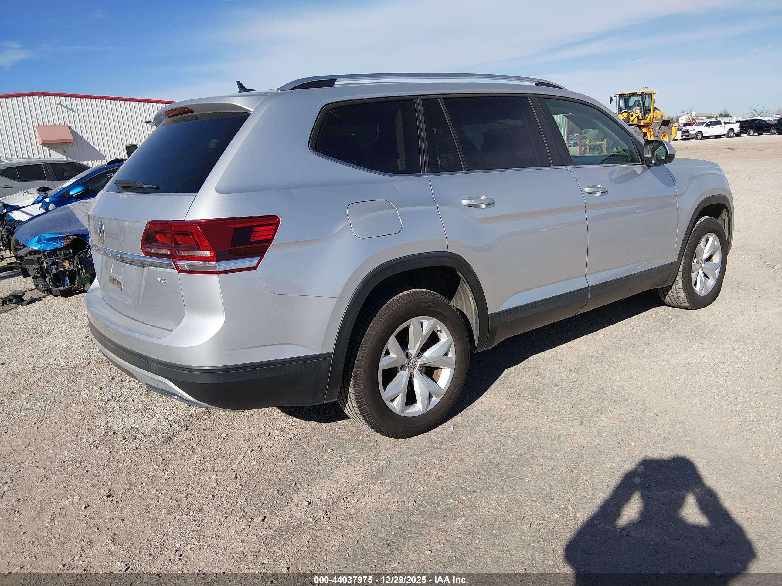 VOLKSWAGEN ATLAS image 4