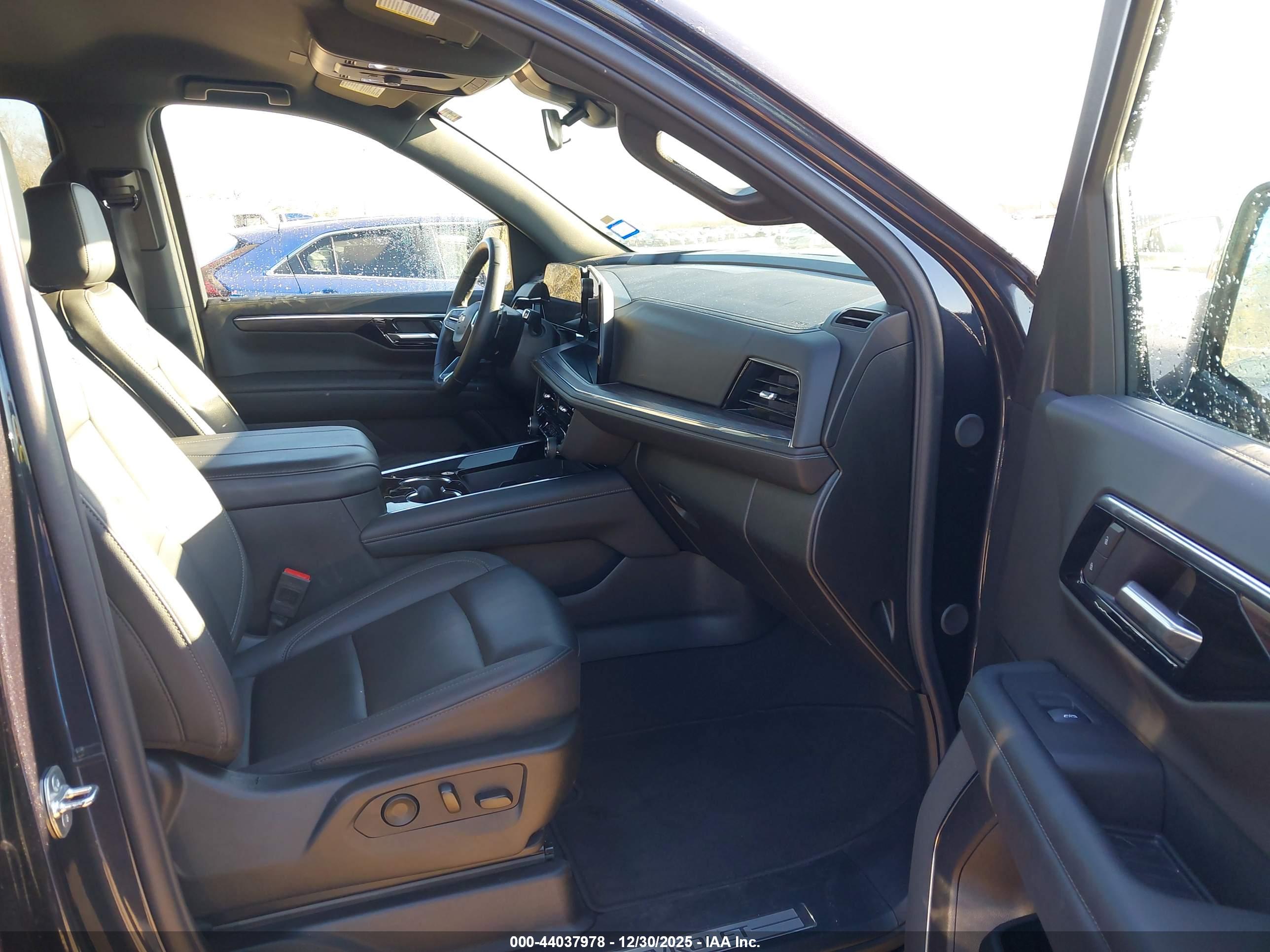 CHEVROLET TAHOE image 5