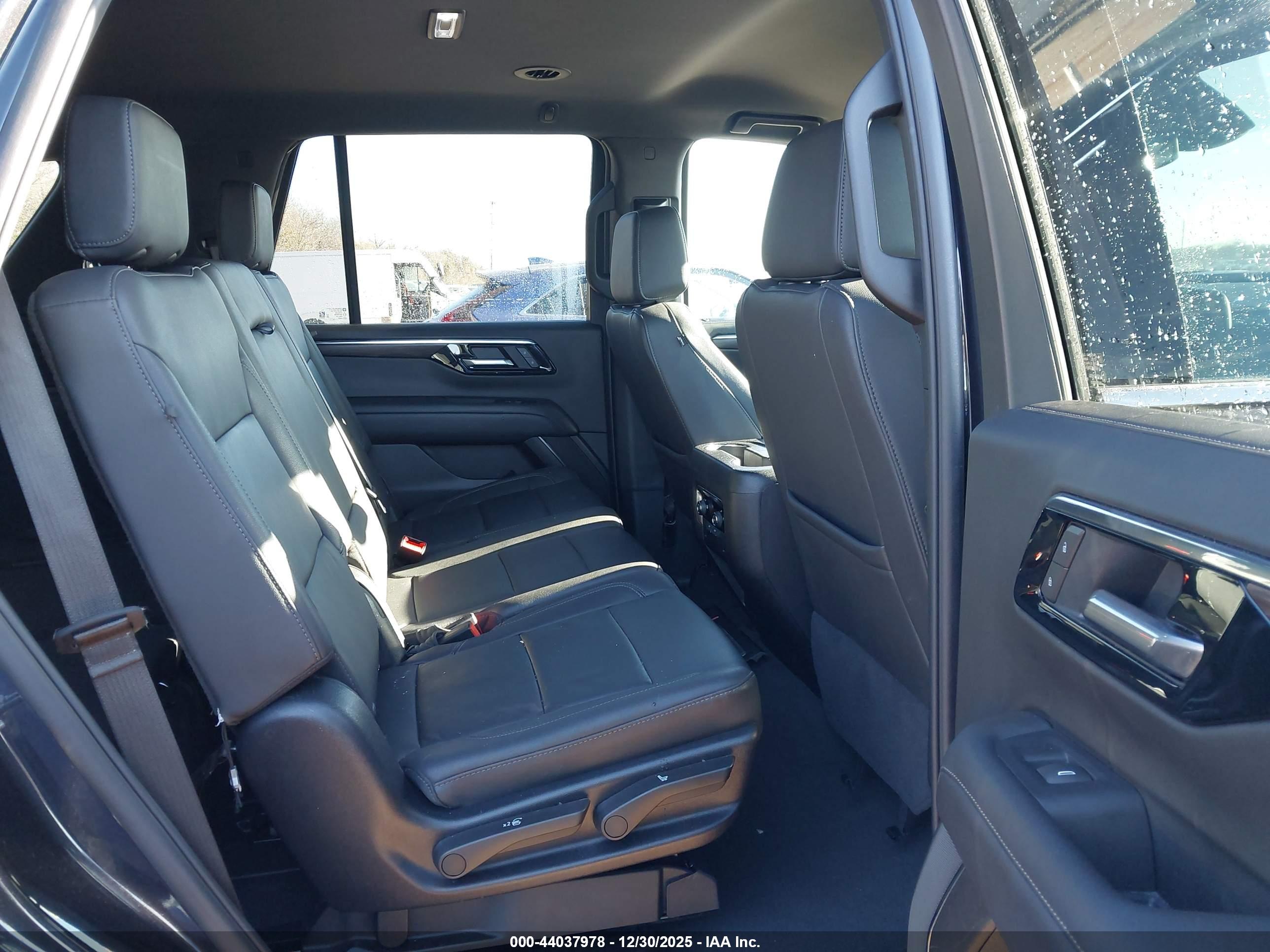 CHEVROLET TAHOE image 8