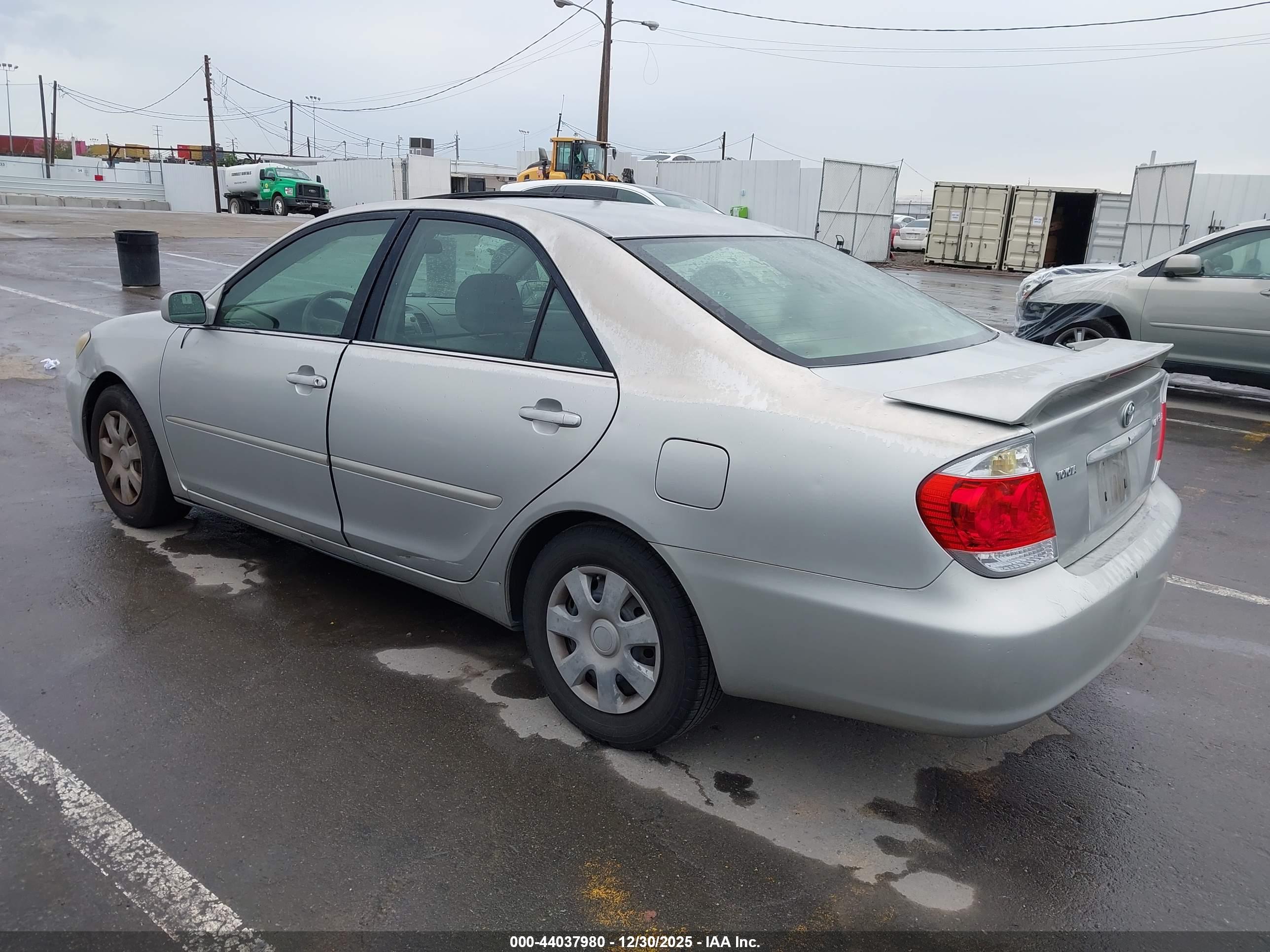 TOYOTA CAMRY image 3
