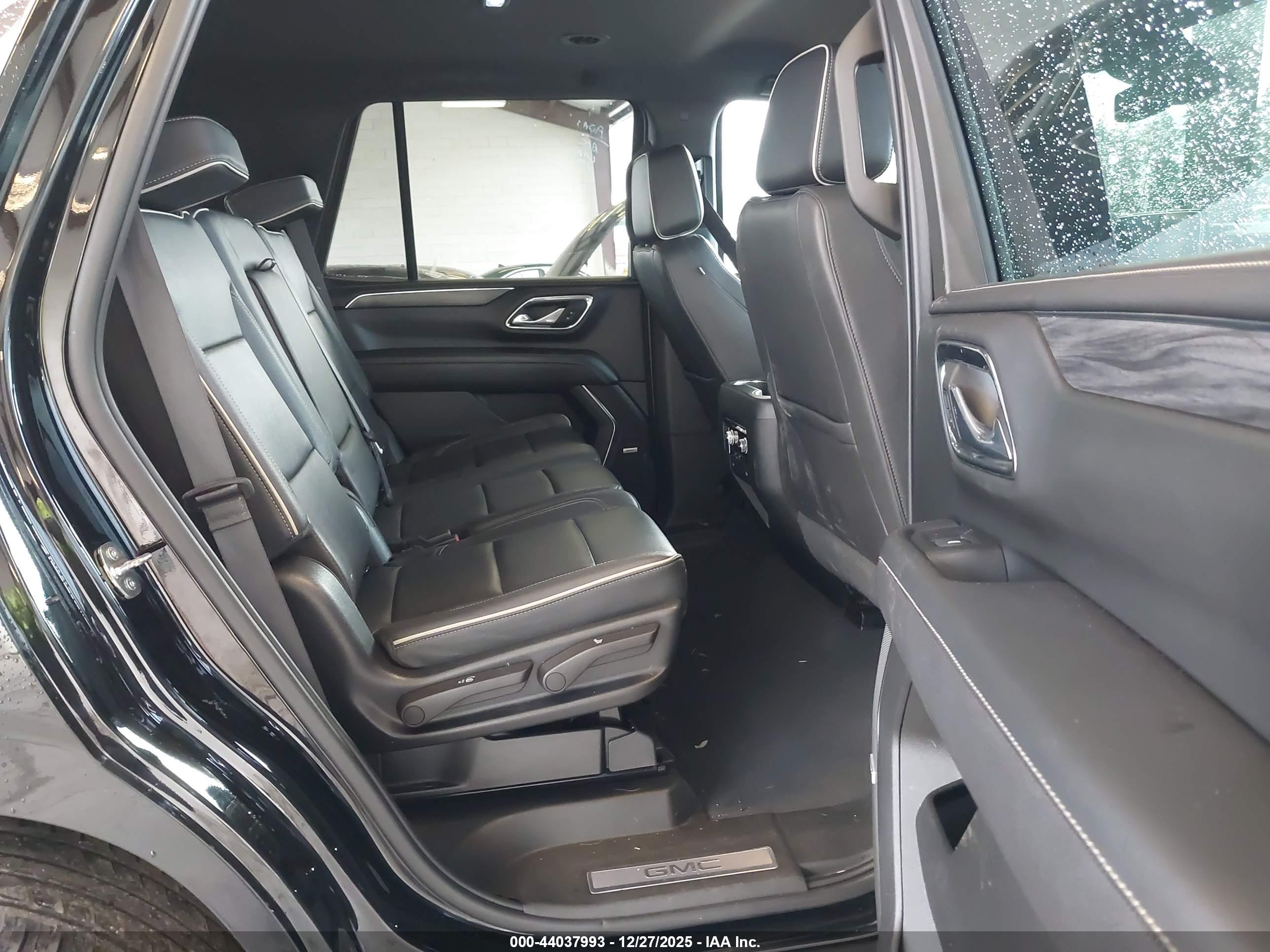GMC YUKON image 8