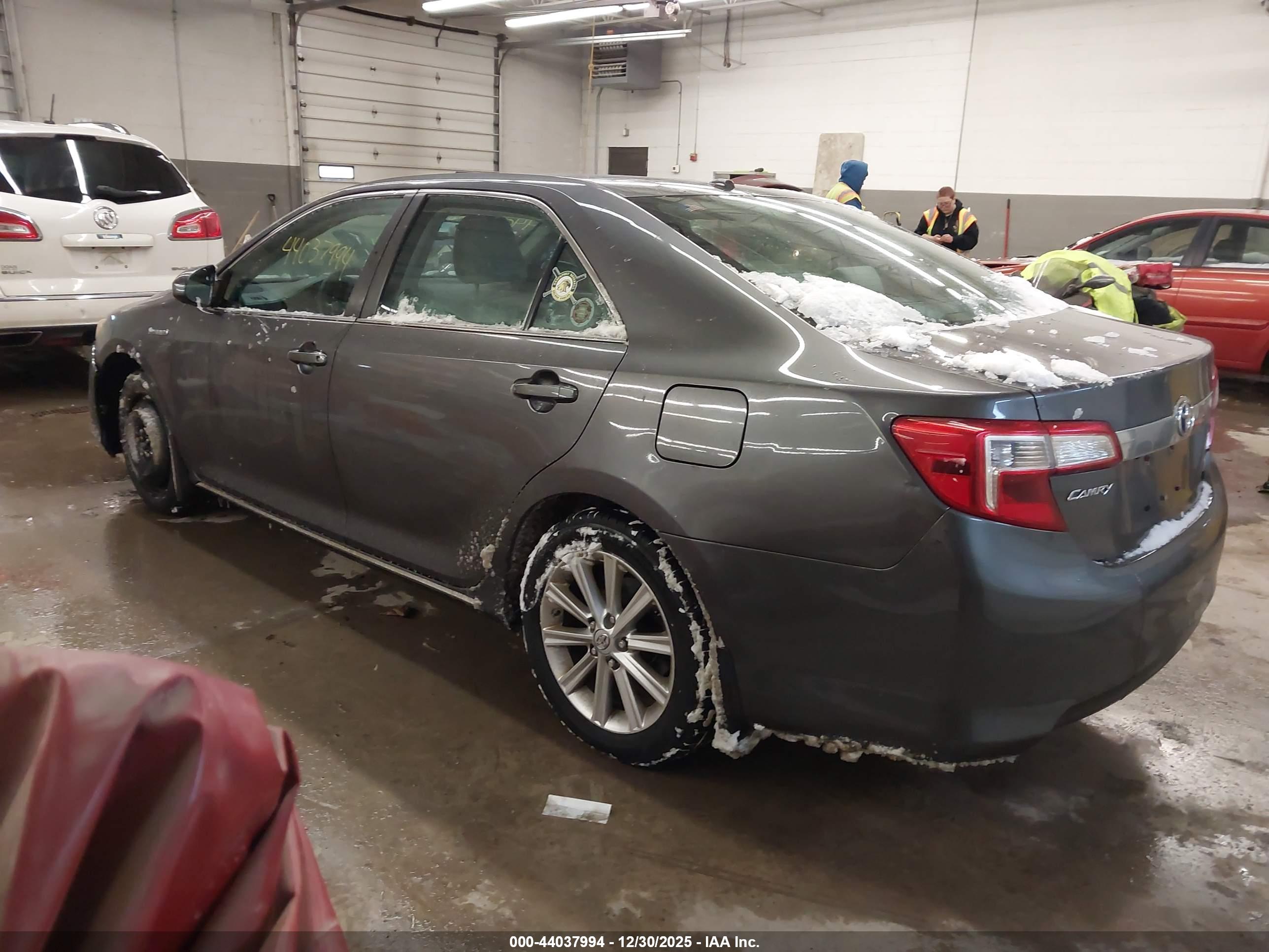 TOYOTA CAMRY image 3