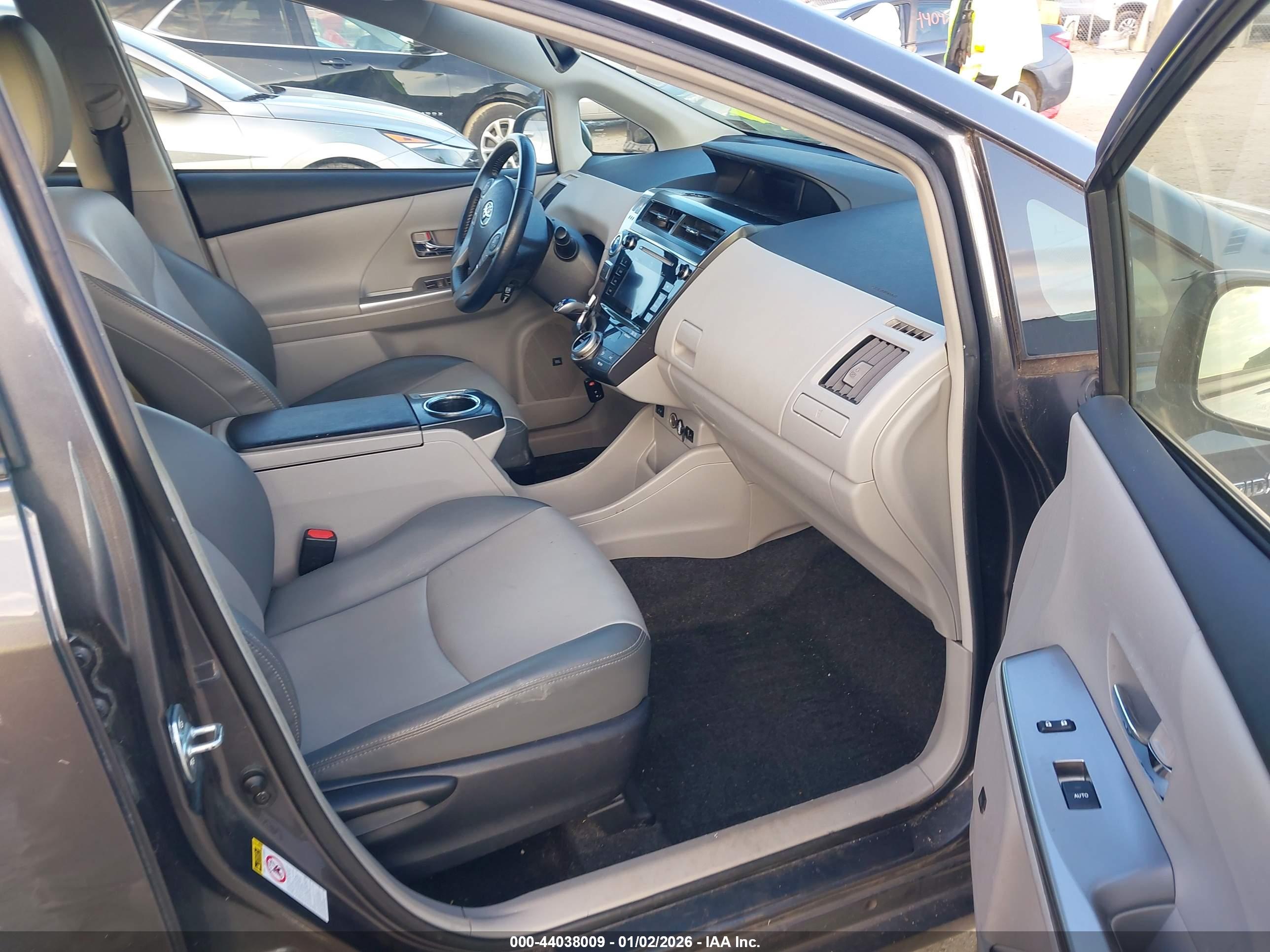 TOYOTA PRIUS image 5
