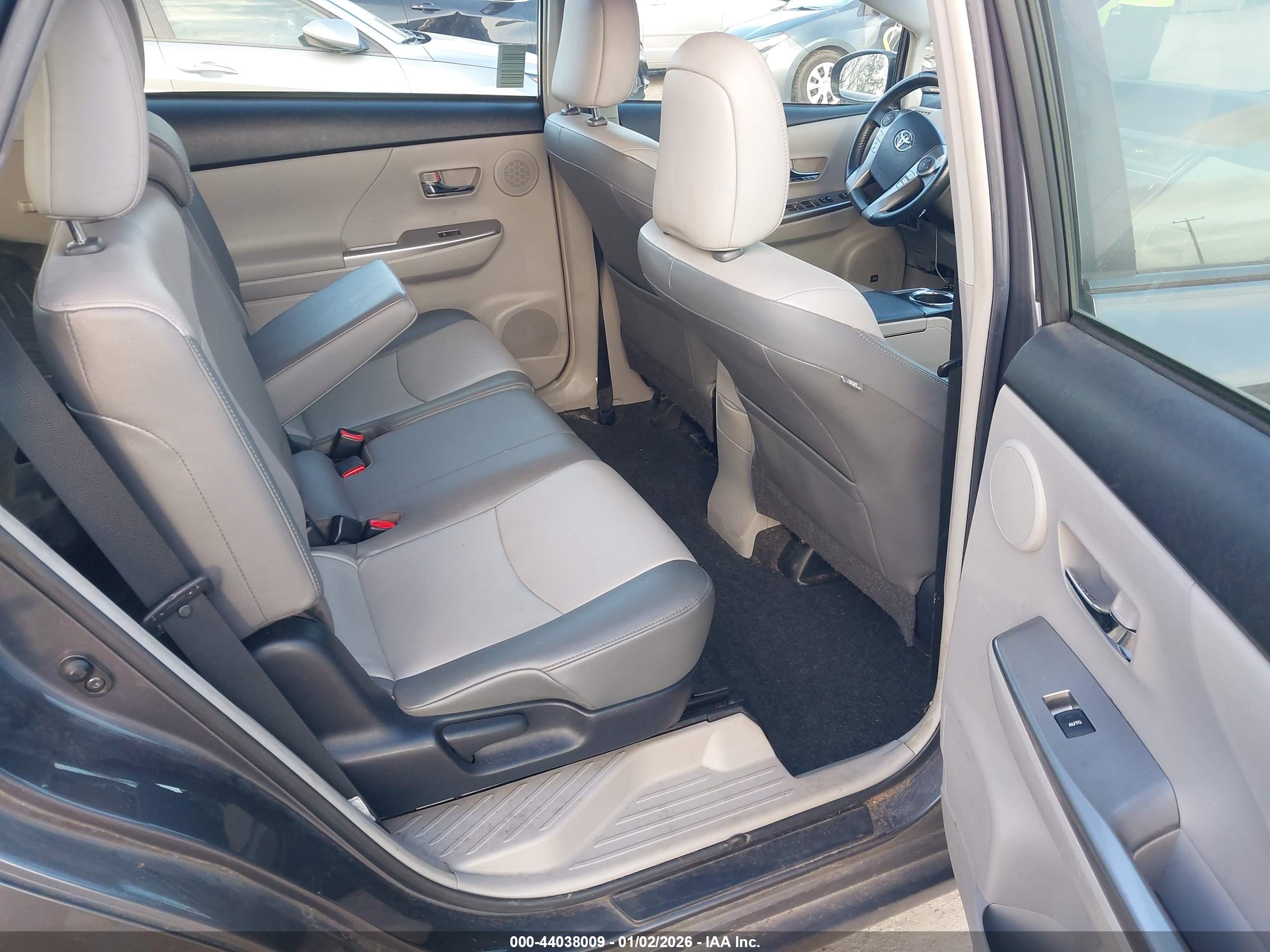 TOYOTA PRIUS image 8
