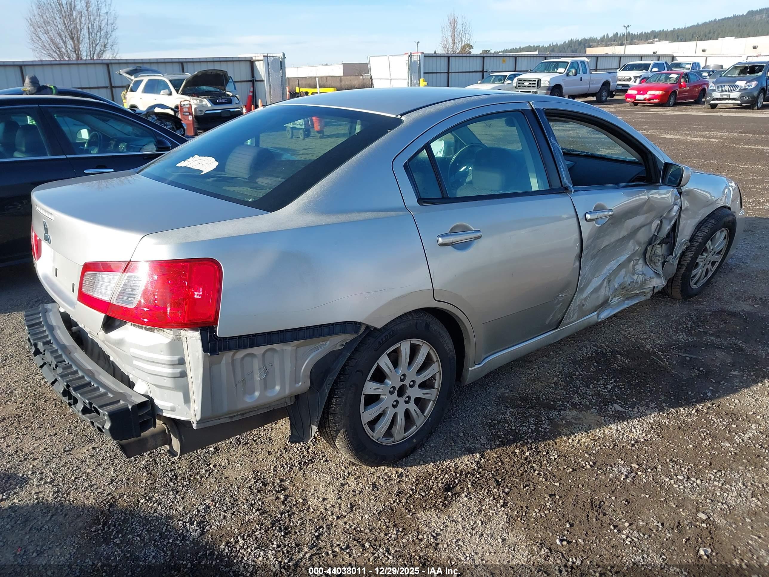 MITSUBISHI GALANT image 4