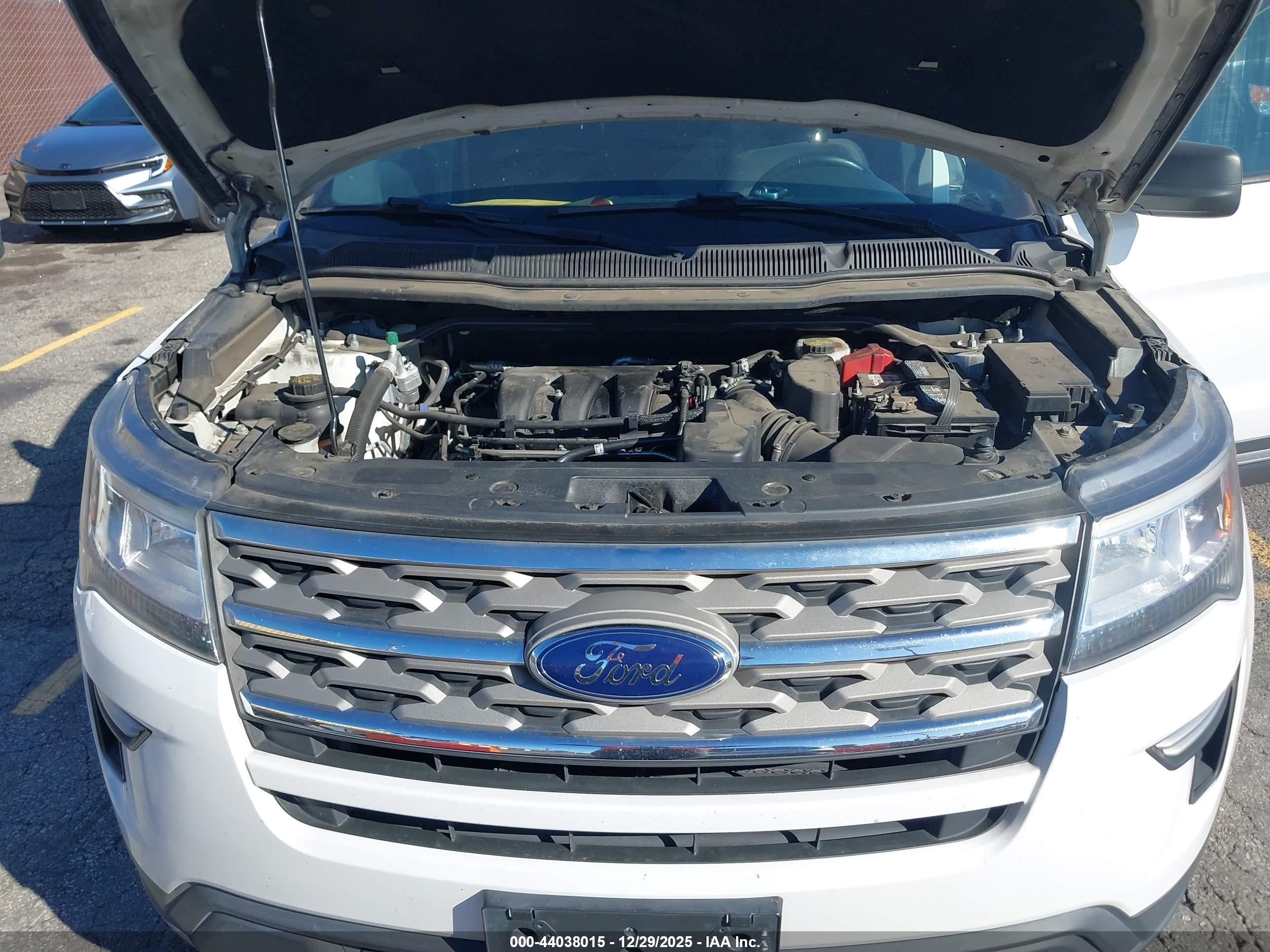 FORD EXPLORER image 10