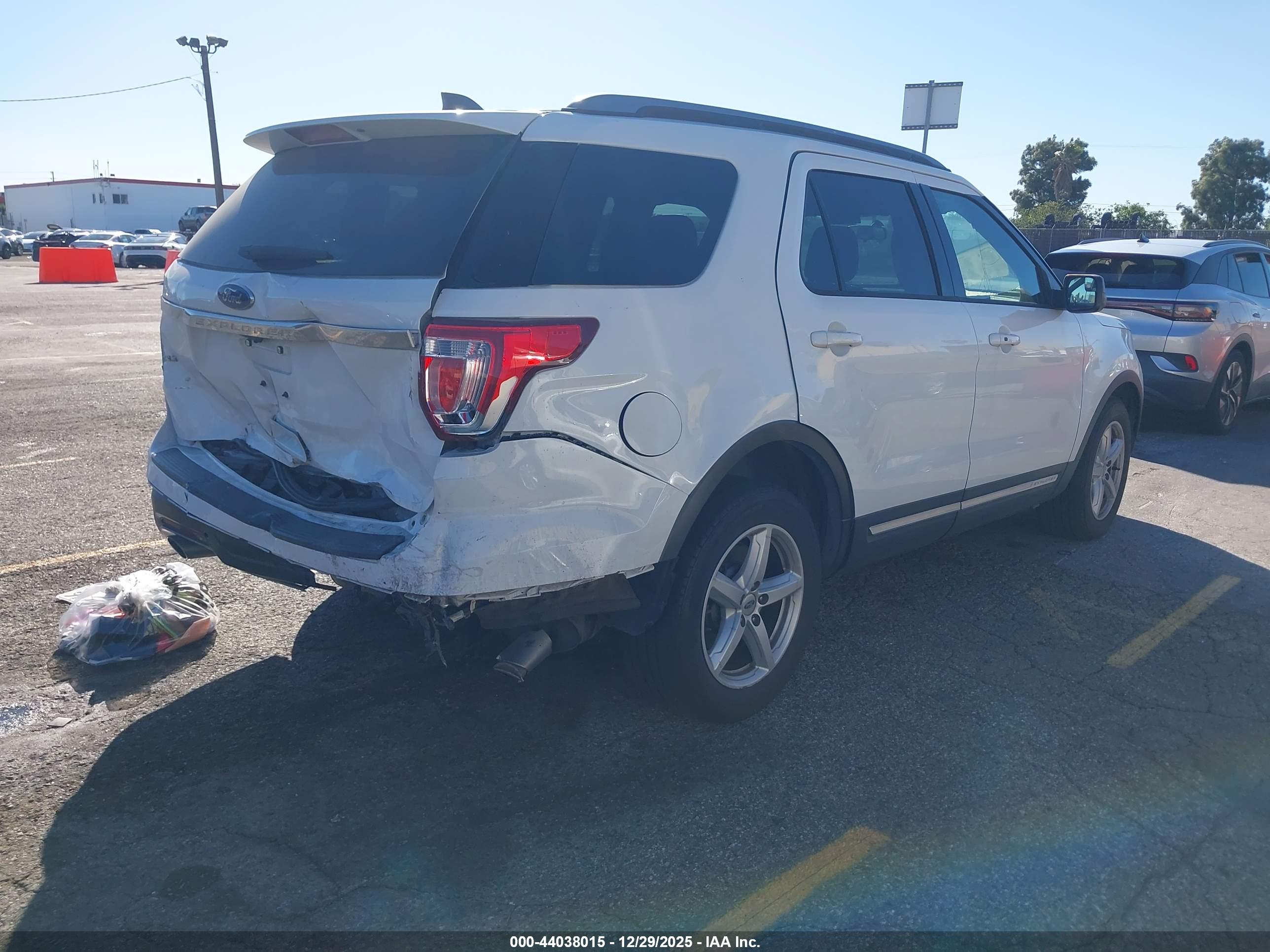 FORD EXPLORER image 4