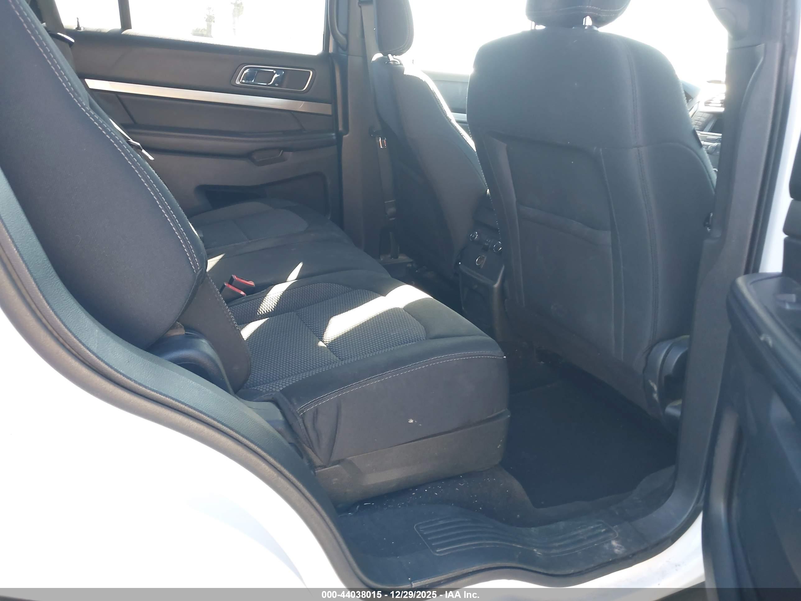 FORD EXPLORER image 8