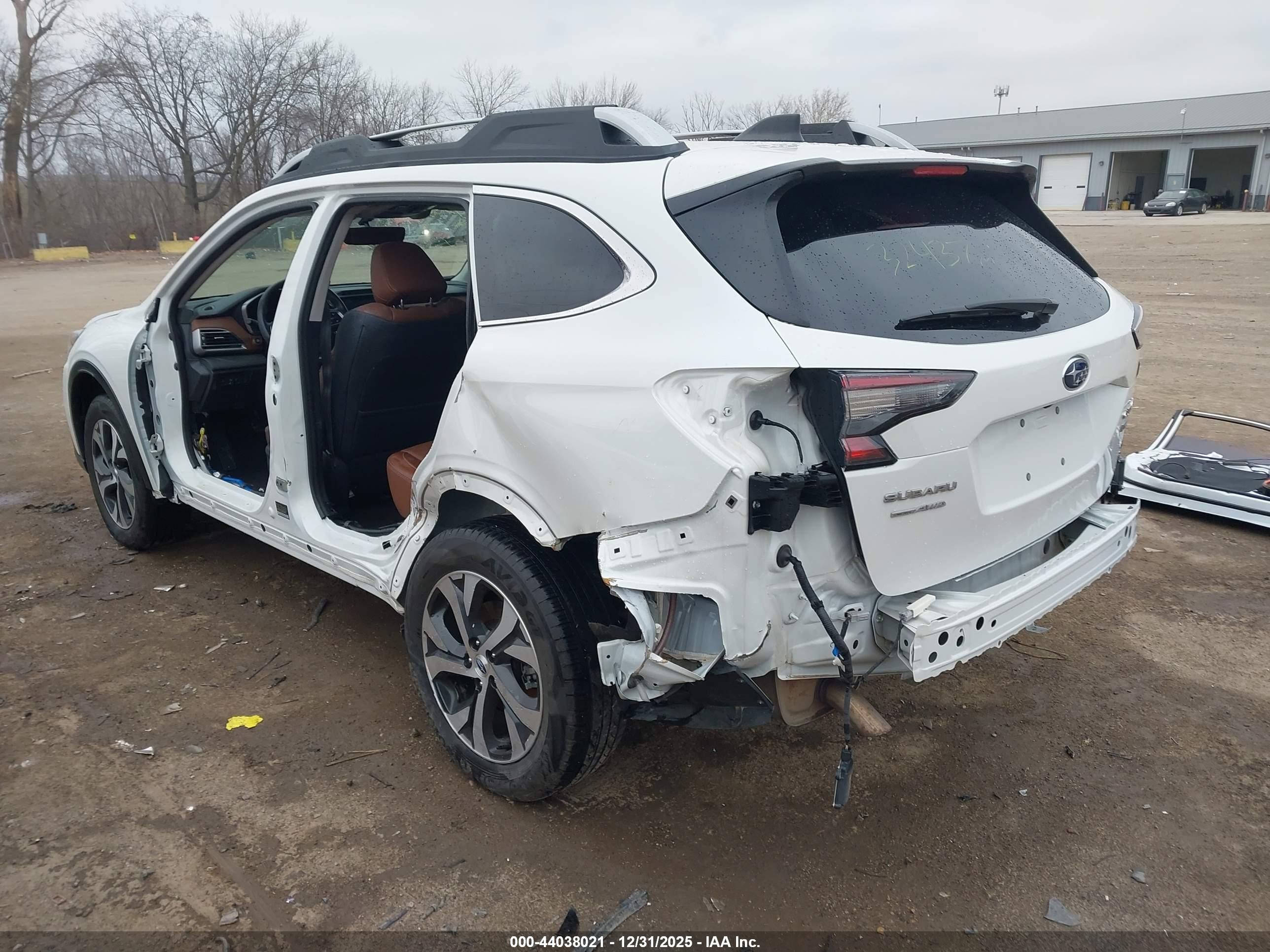 SUBARU OUTBACK image 6