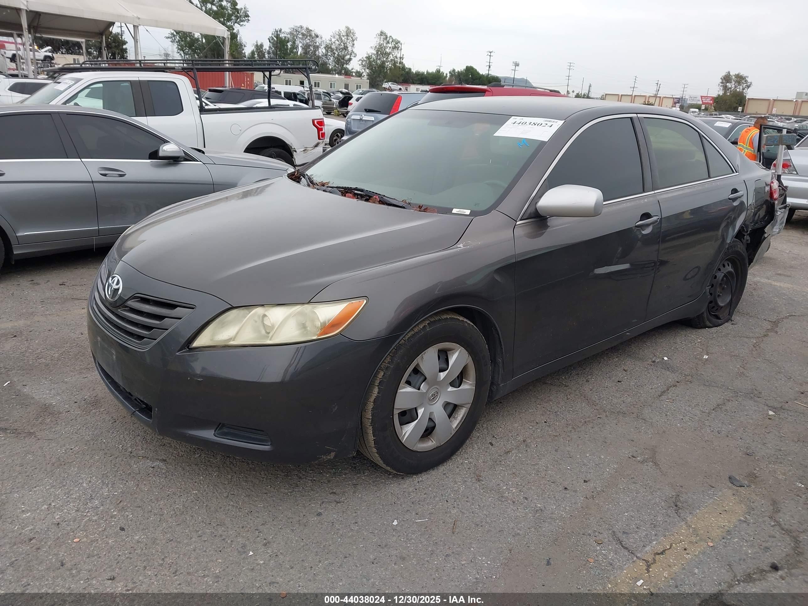 TOYOTA CAMRY image 2