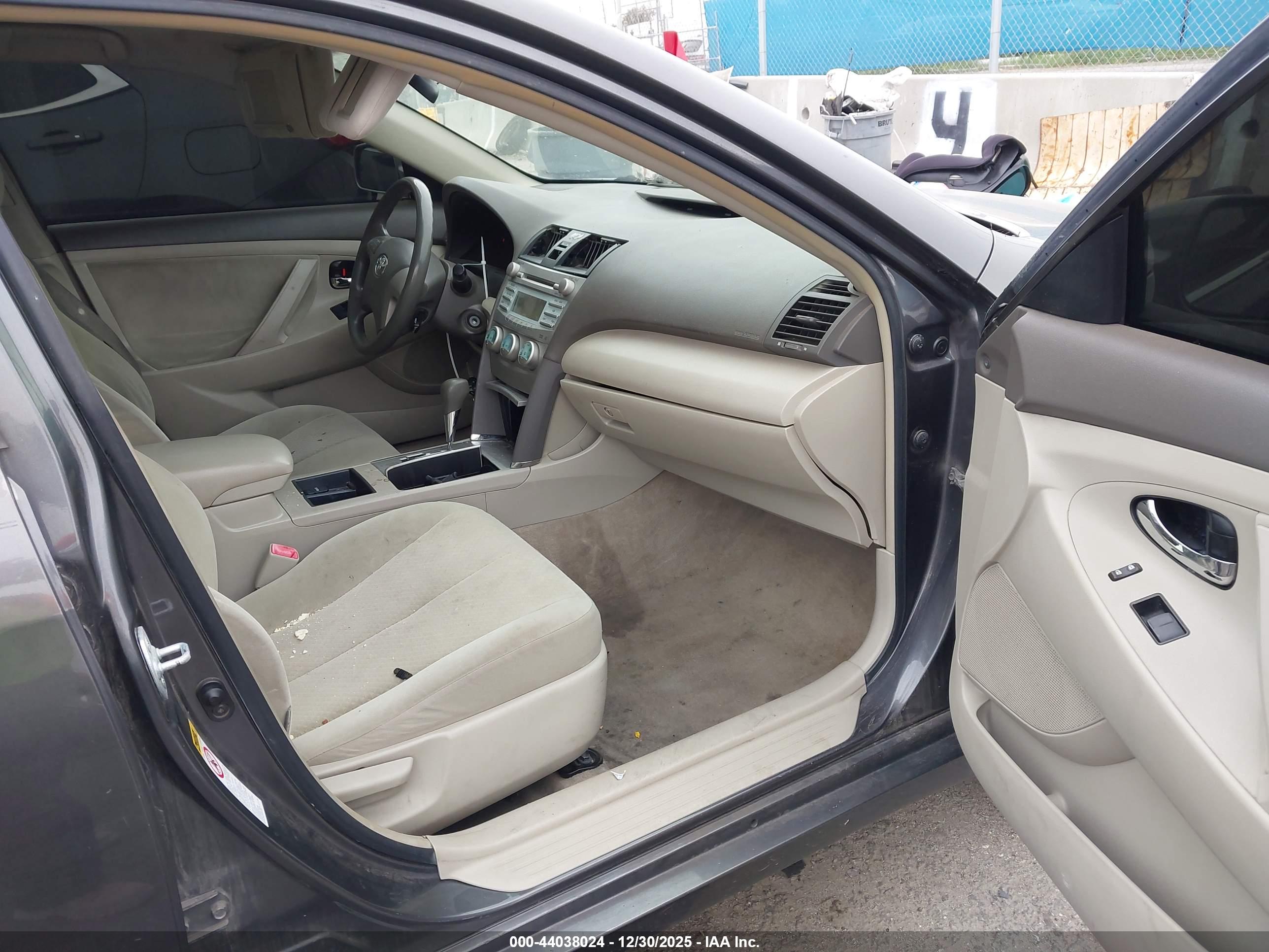 TOYOTA CAMRY image 5